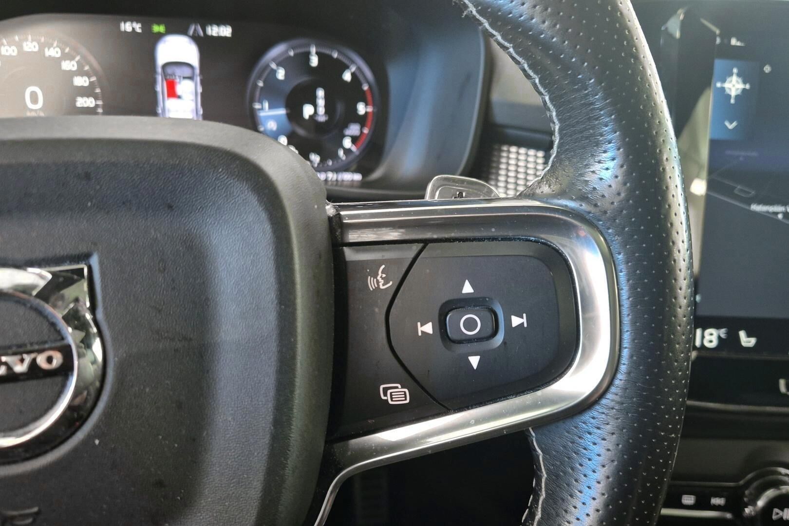Volvo XC40 iso kuva 18