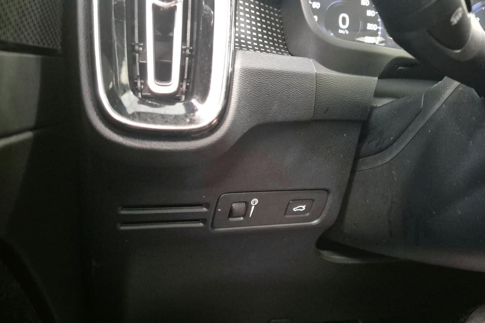 Volvo XC40 iso kuva 21