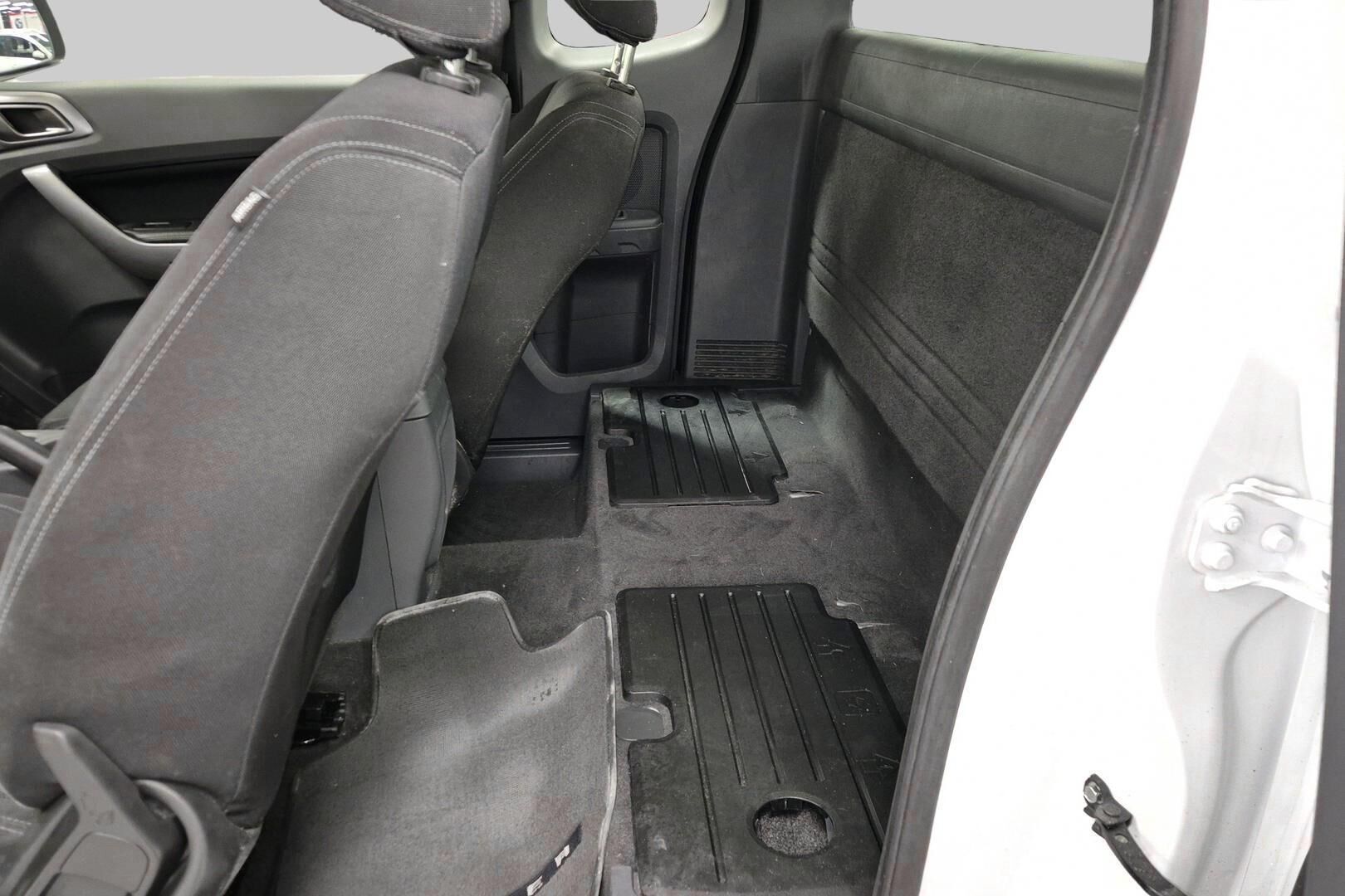 Ford Ranger iso kuva 10