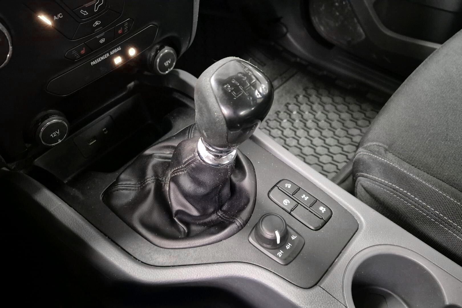 Ford Ranger iso kuva 18