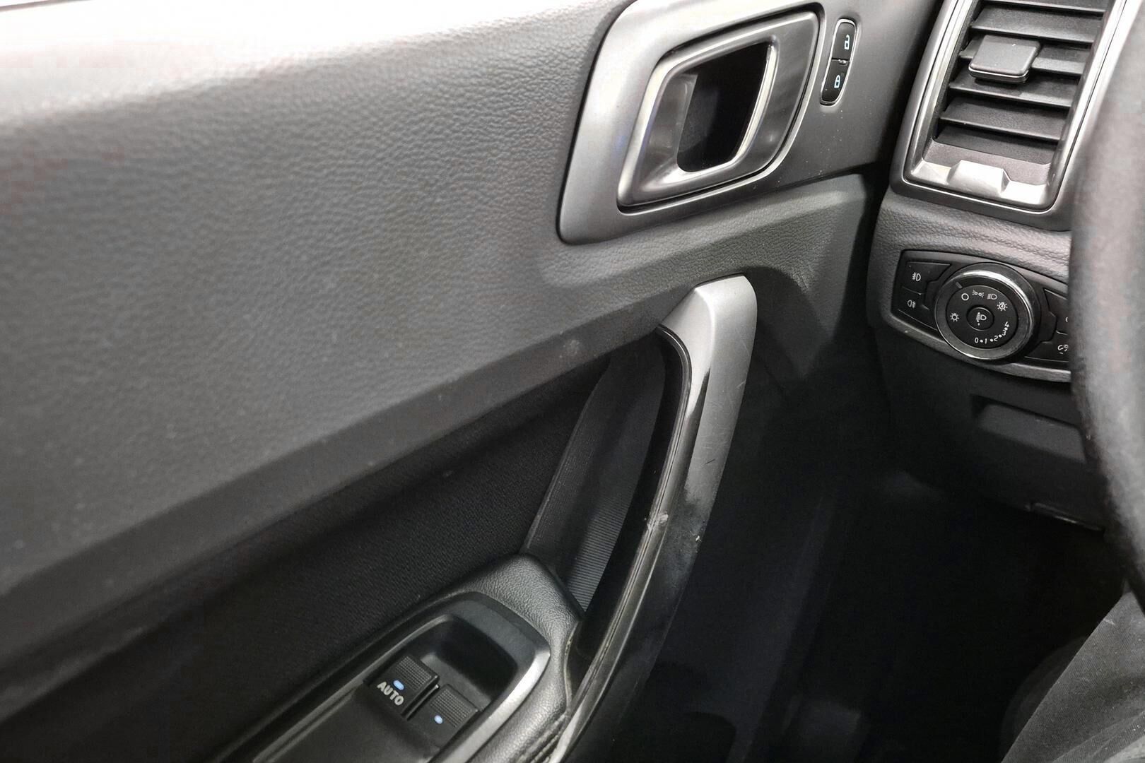 Ford Ranger iso kuva 24