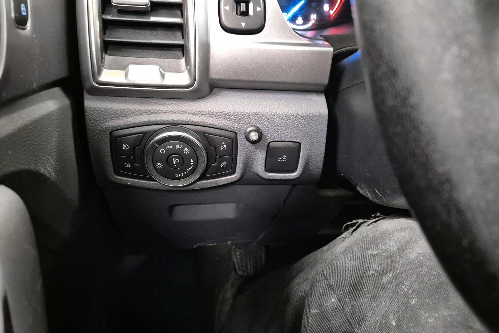 Ford Ranger iso kuva 21