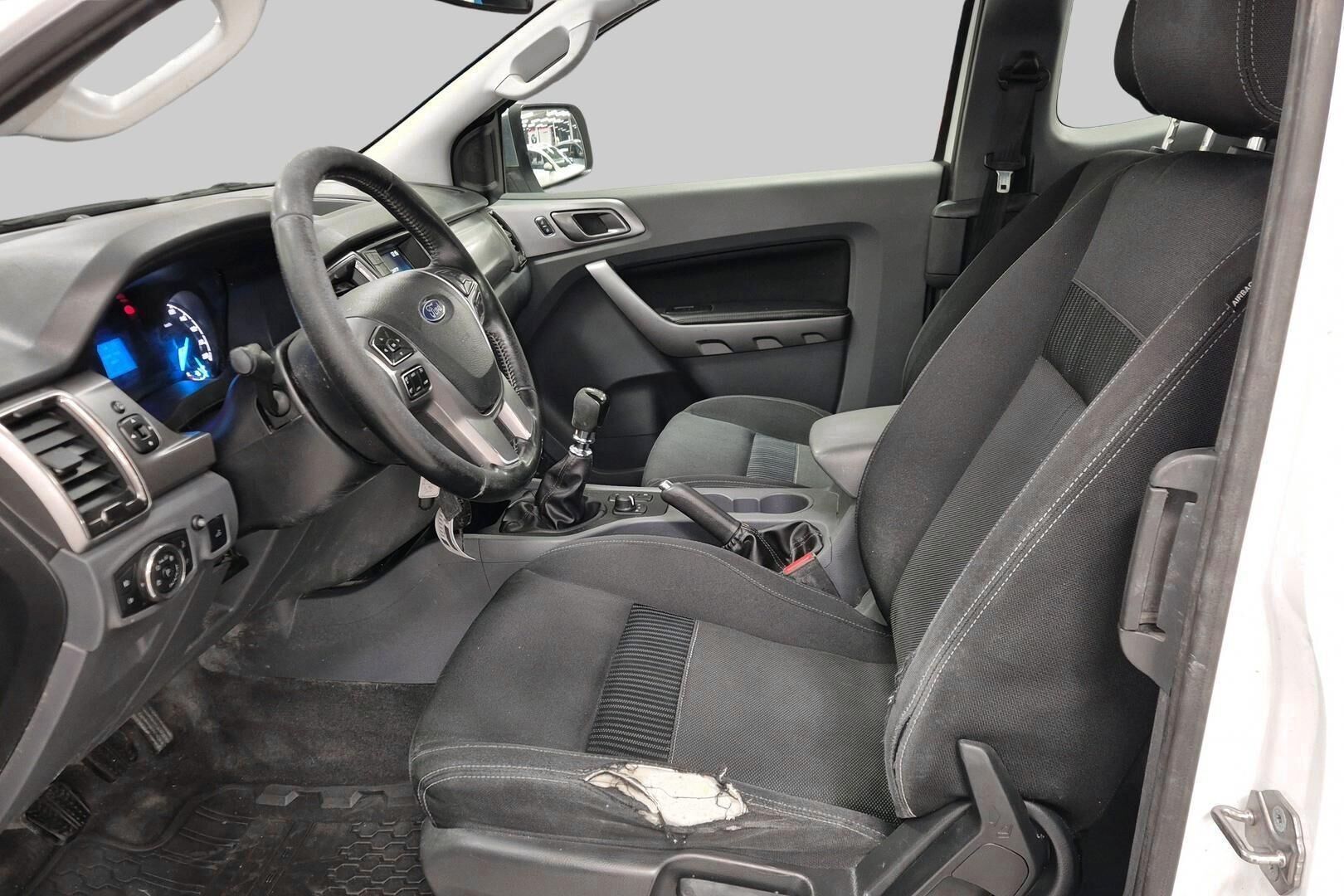 Ford Ranger iso kuva 9