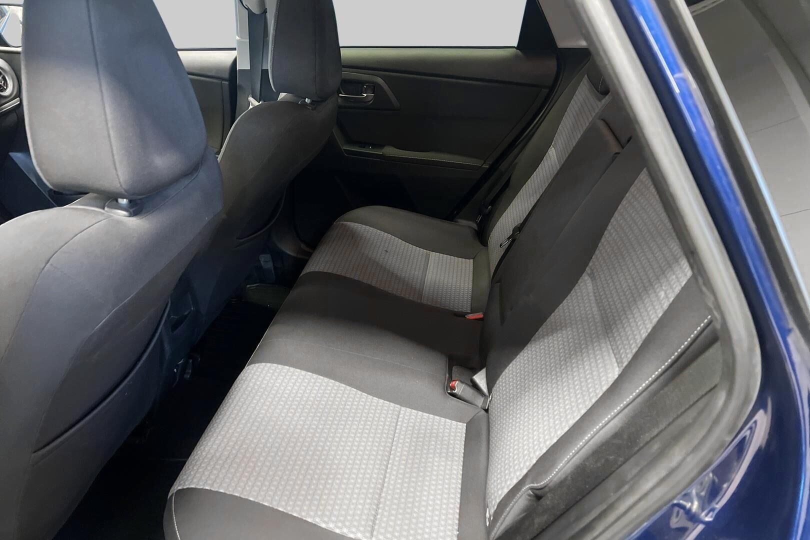 Toyota Auris iso kuva 10