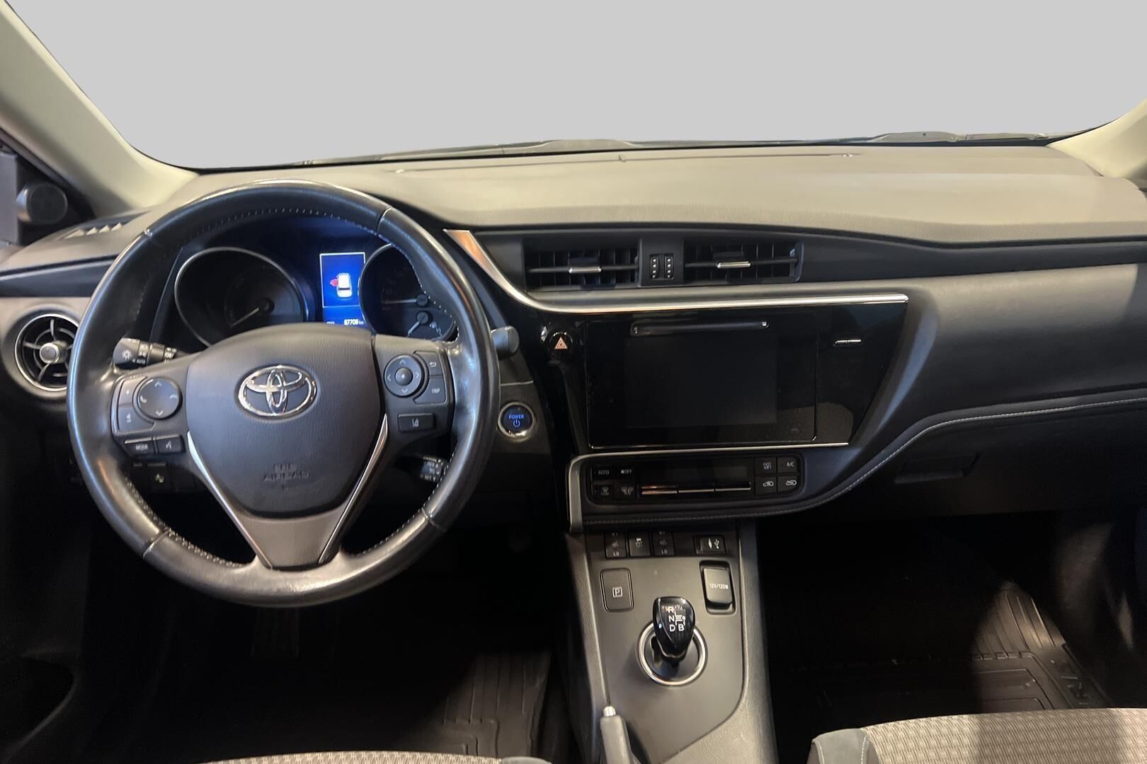 Toyota Auris iso kuva 11
