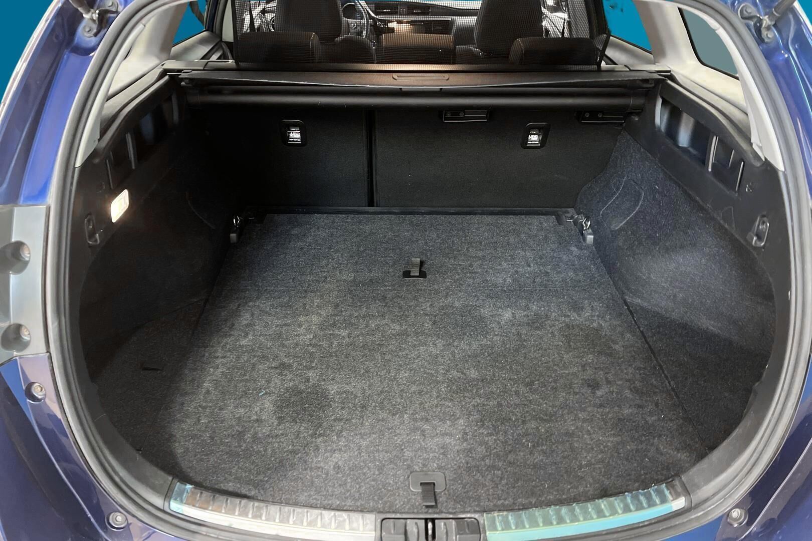 Toyota Auris iso kuva 12