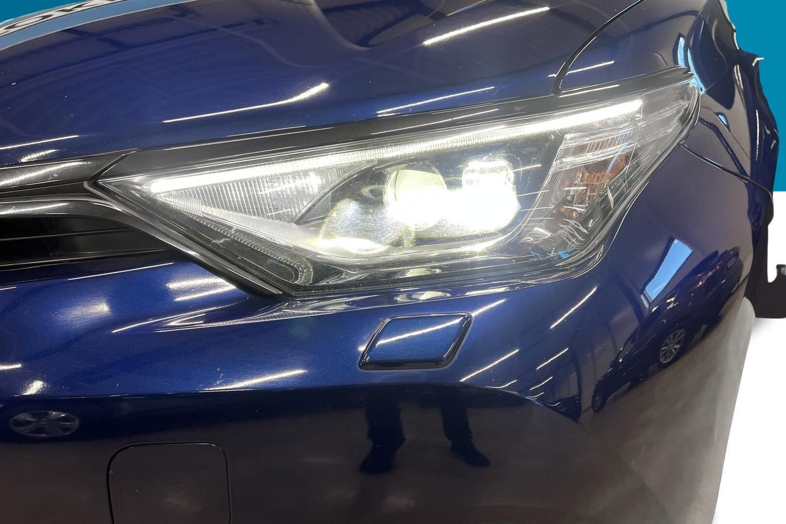 Toyota Auris iso kuva 18