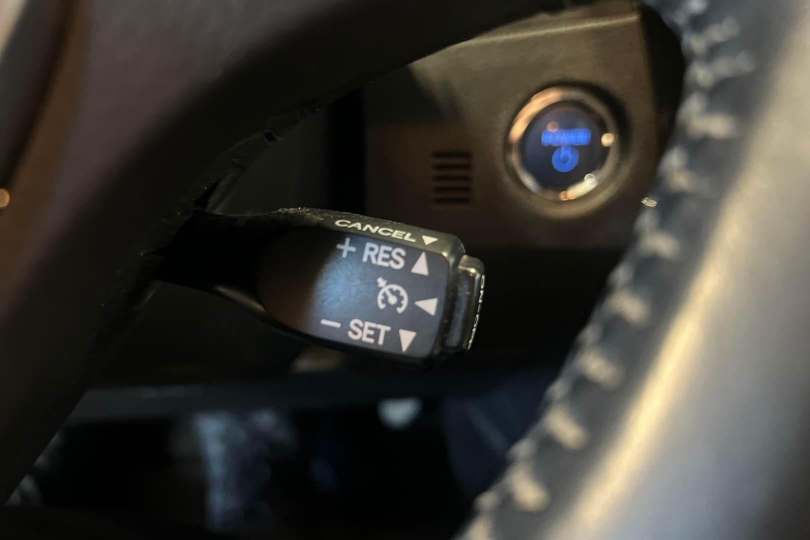 Toyota Auris iso kuva 20