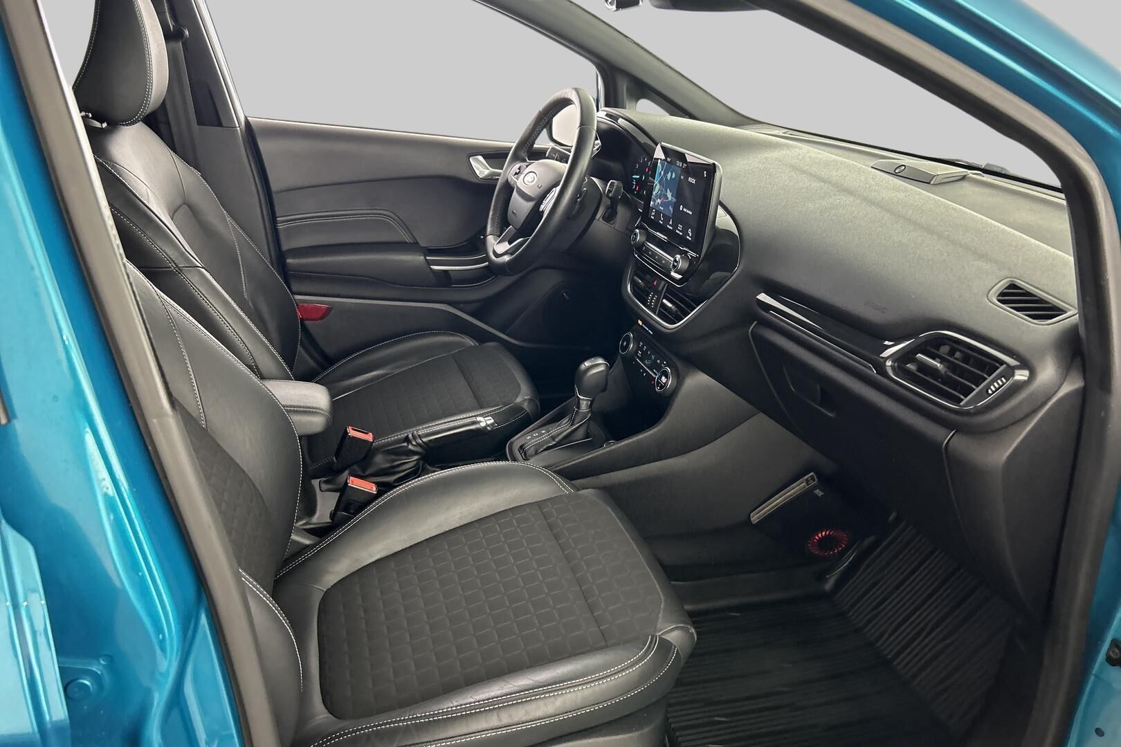 Ford Fiesta iso kuva 11