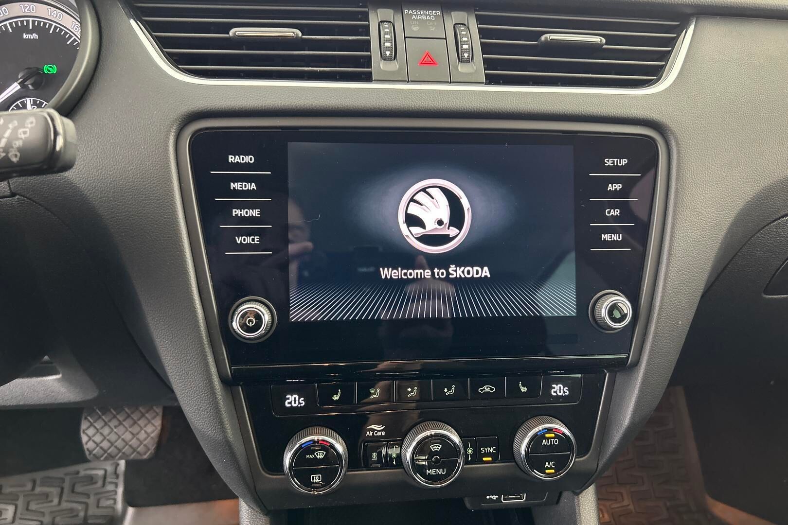 Skoda Octavia iso kuva 15