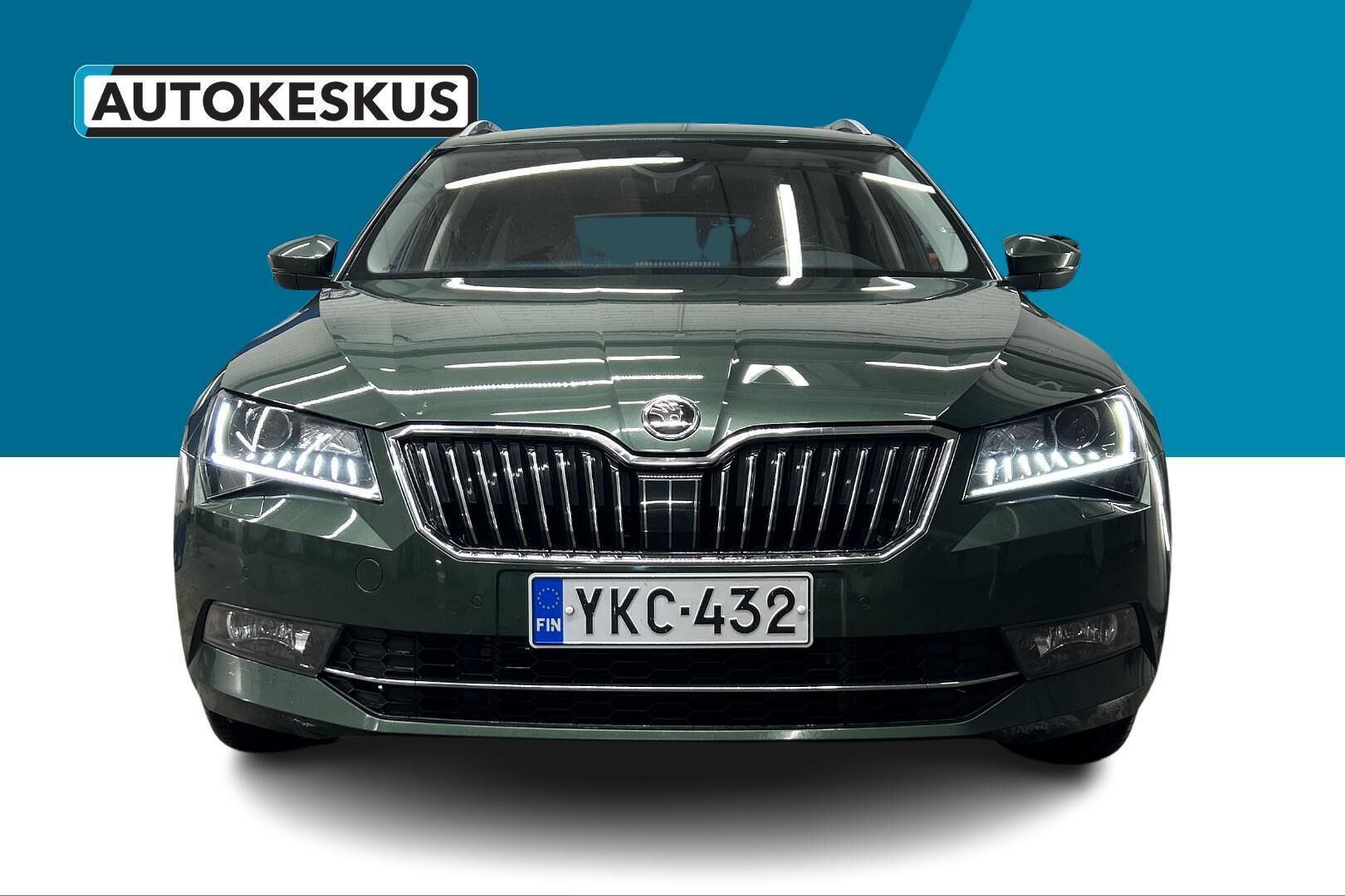 Skoda Superb iso kuva 1