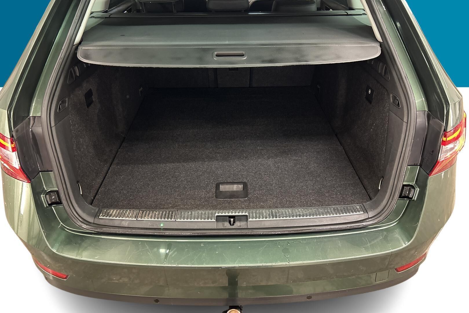 Skoda Superb iso kuva 9