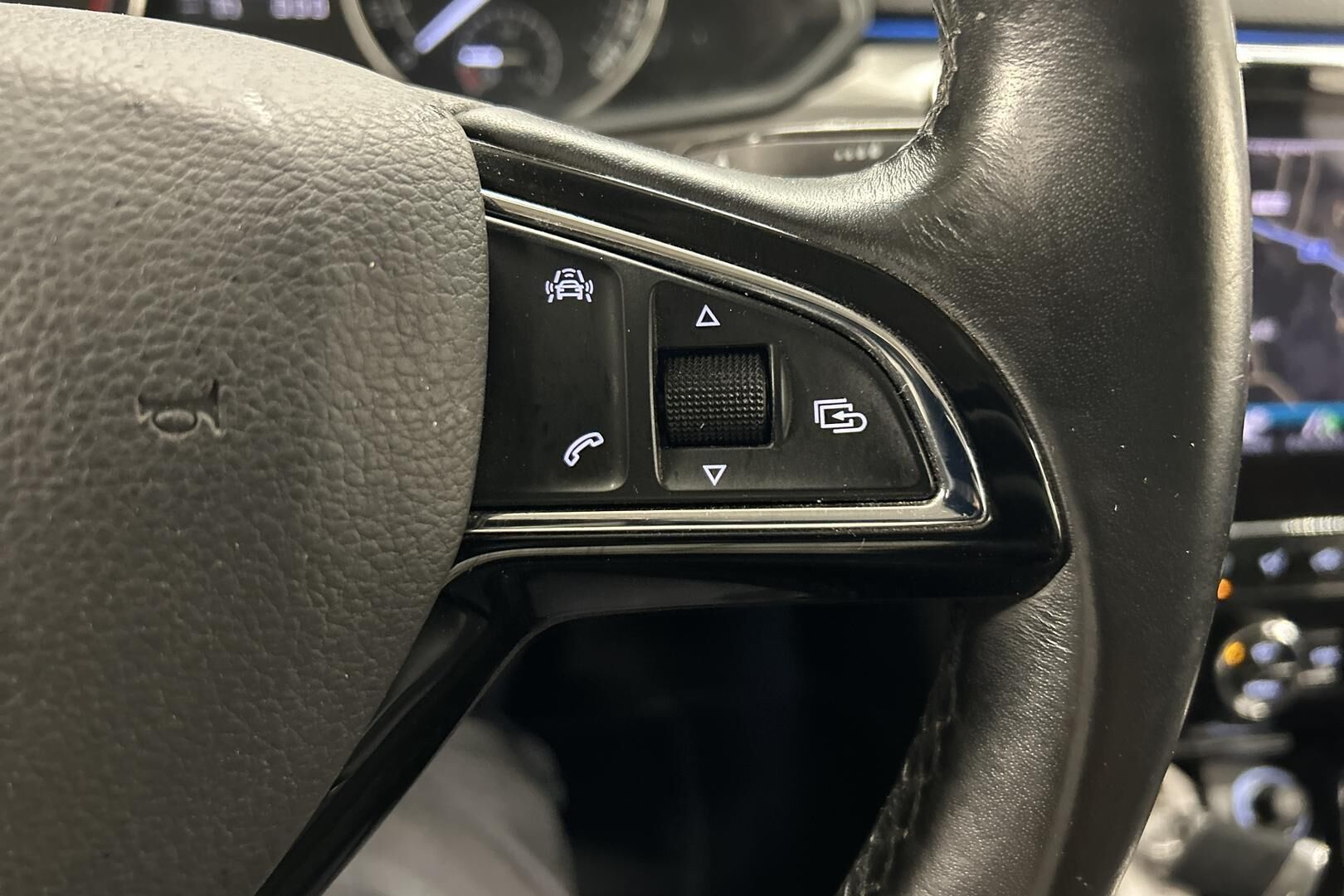 Skoda Superb iso kuva 24