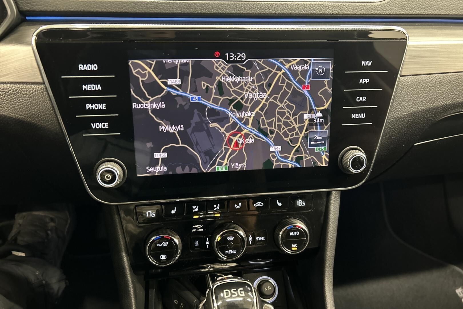 Skoda Superb iso kuva 12