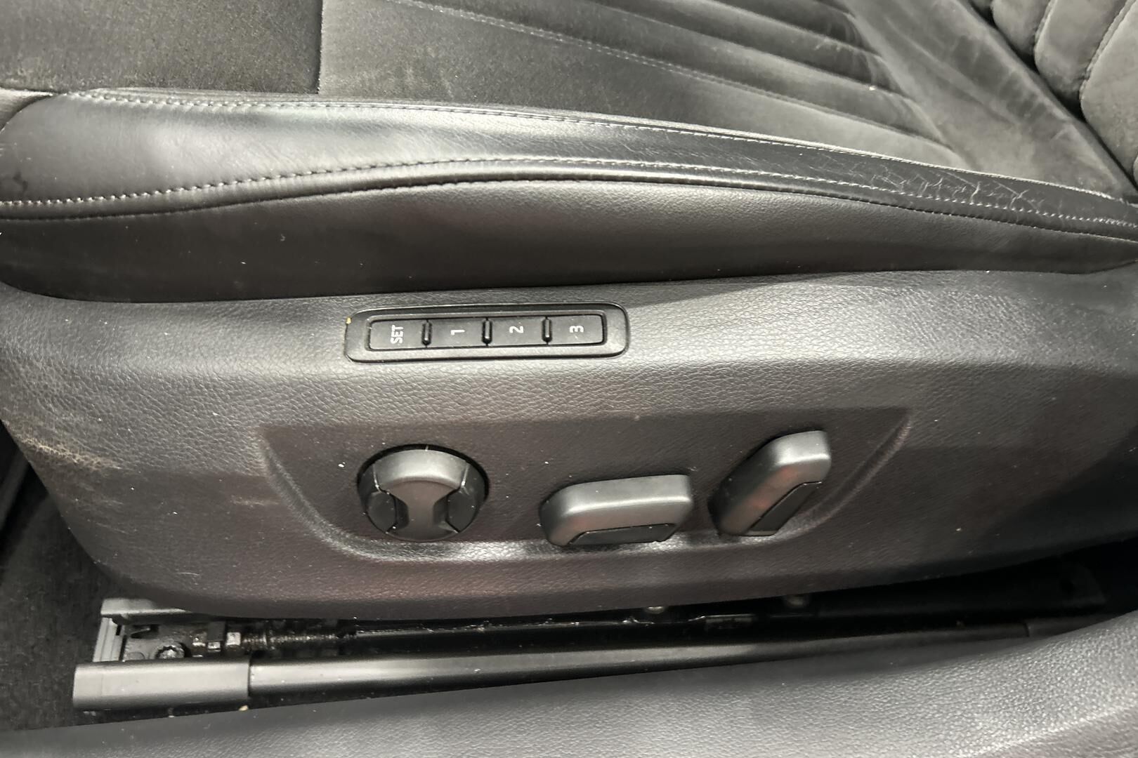 Skoda Superb iso kuva 17