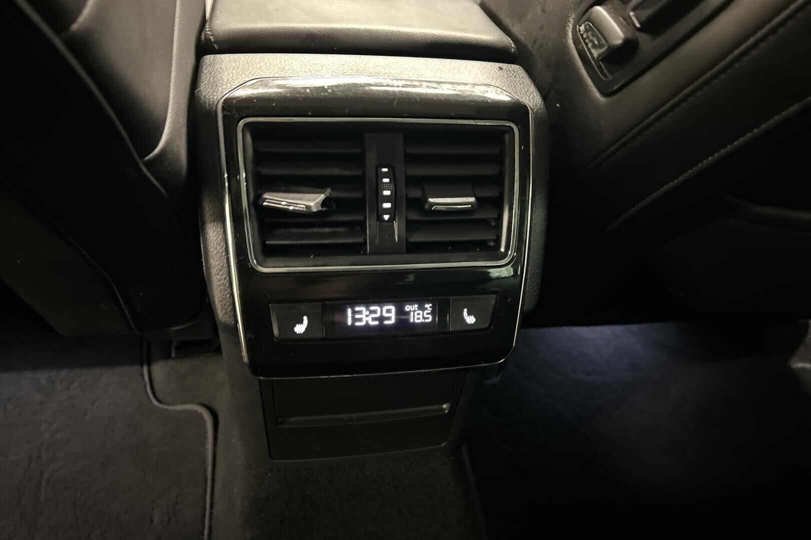 Skoda Superb iso kuva 18