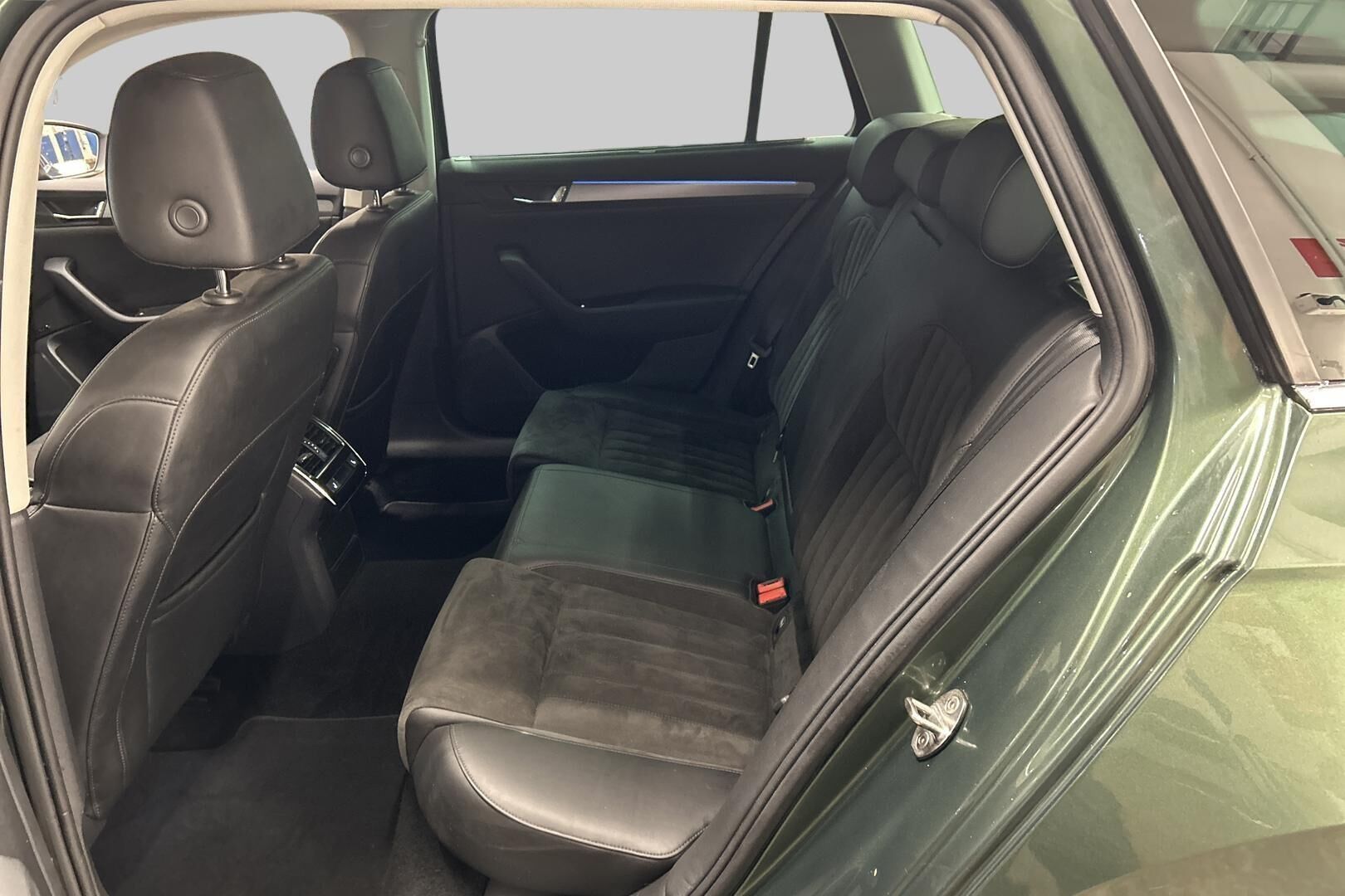 Skoda Superb iso kuva 22