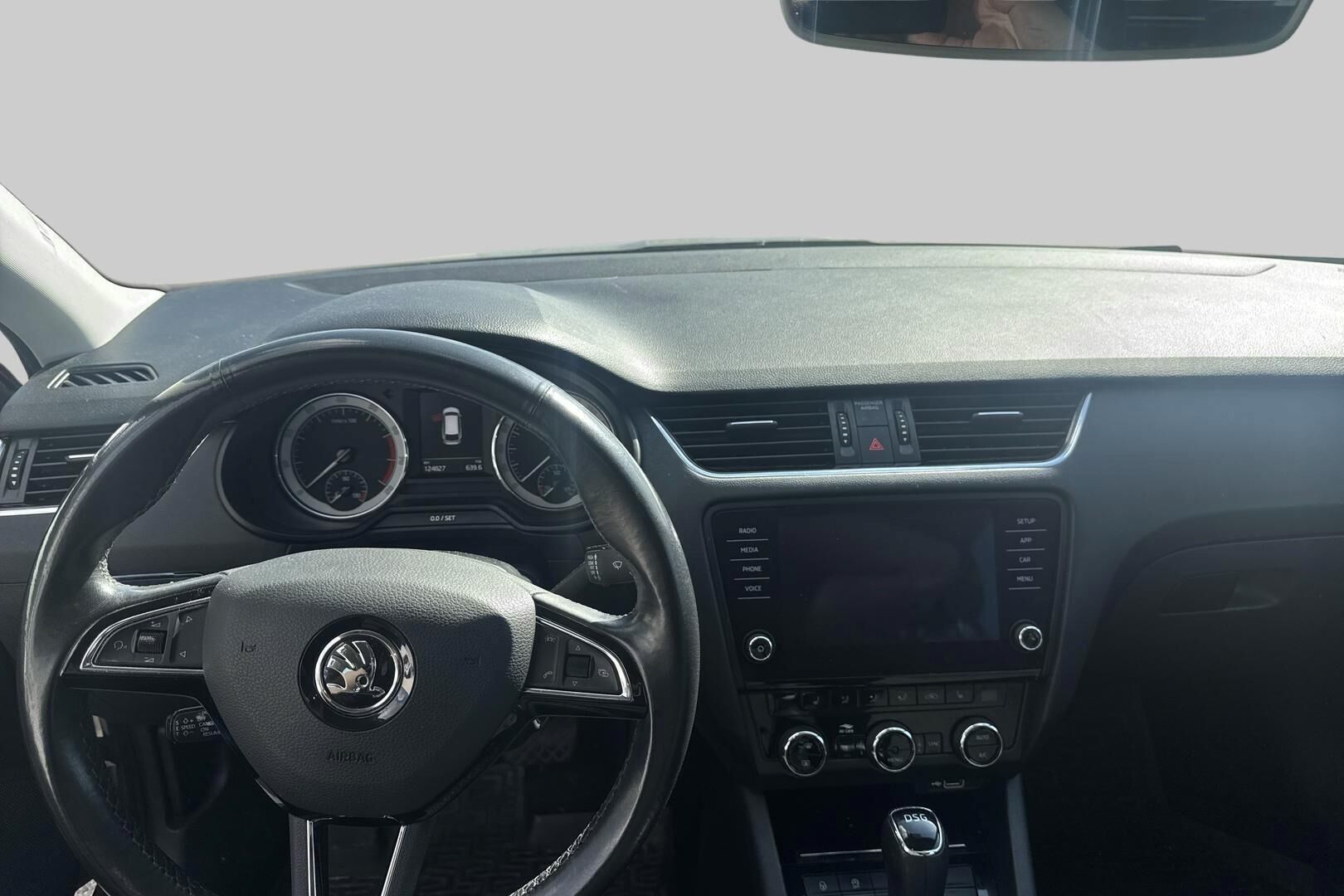 Skoda Octavia iso kuva 2