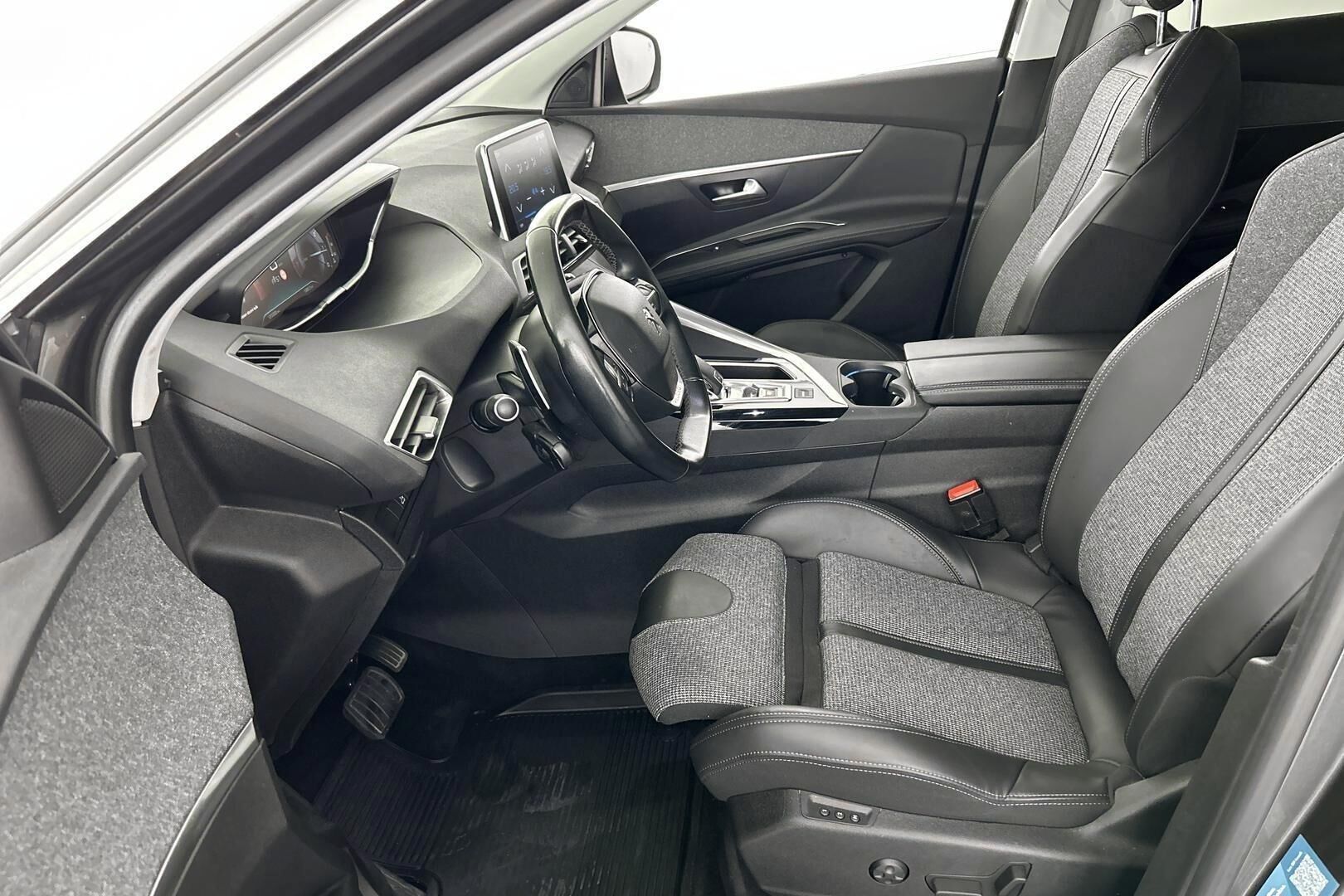 Peugeot 3008 iso kuva 9