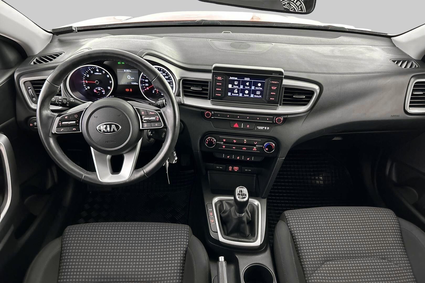 Kia Ceed iso kuva 10