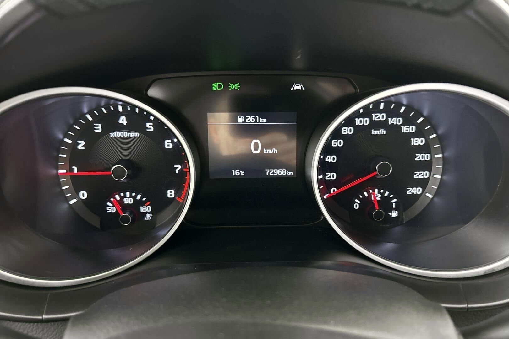 Kia Ceed iso kuva 15
