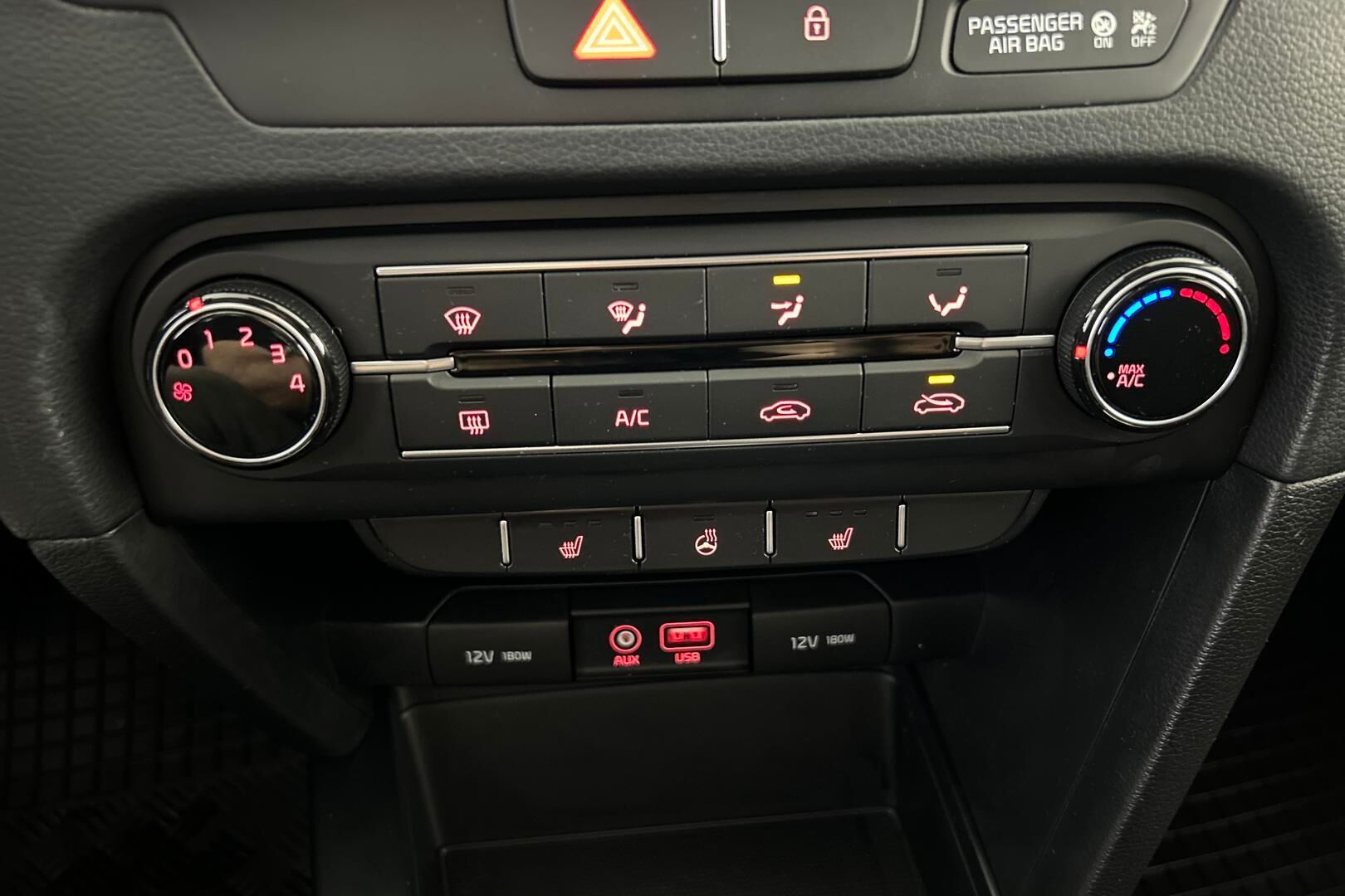 Kia Ceed iso kuva 17