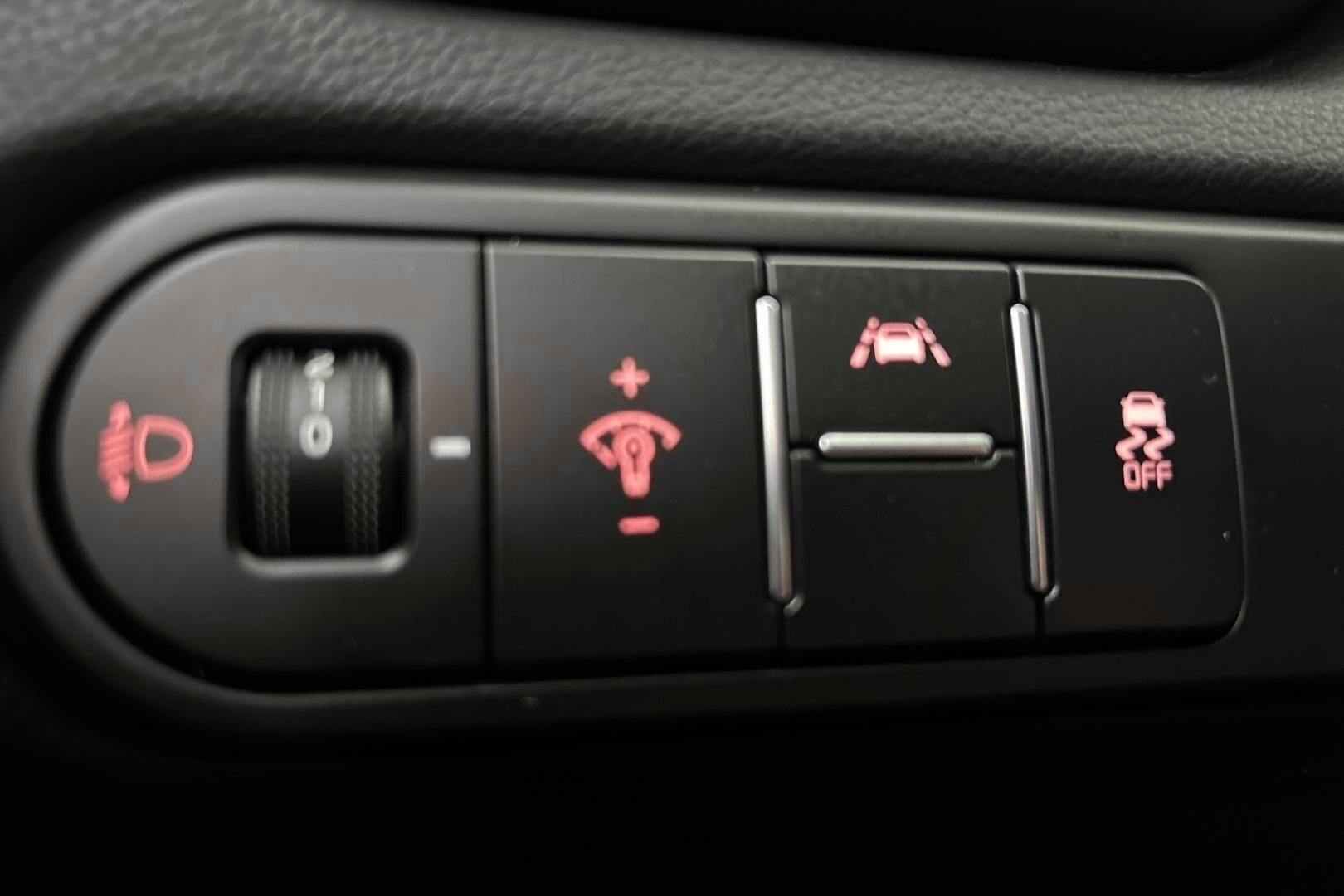 Kia Ceed iso kuva 21