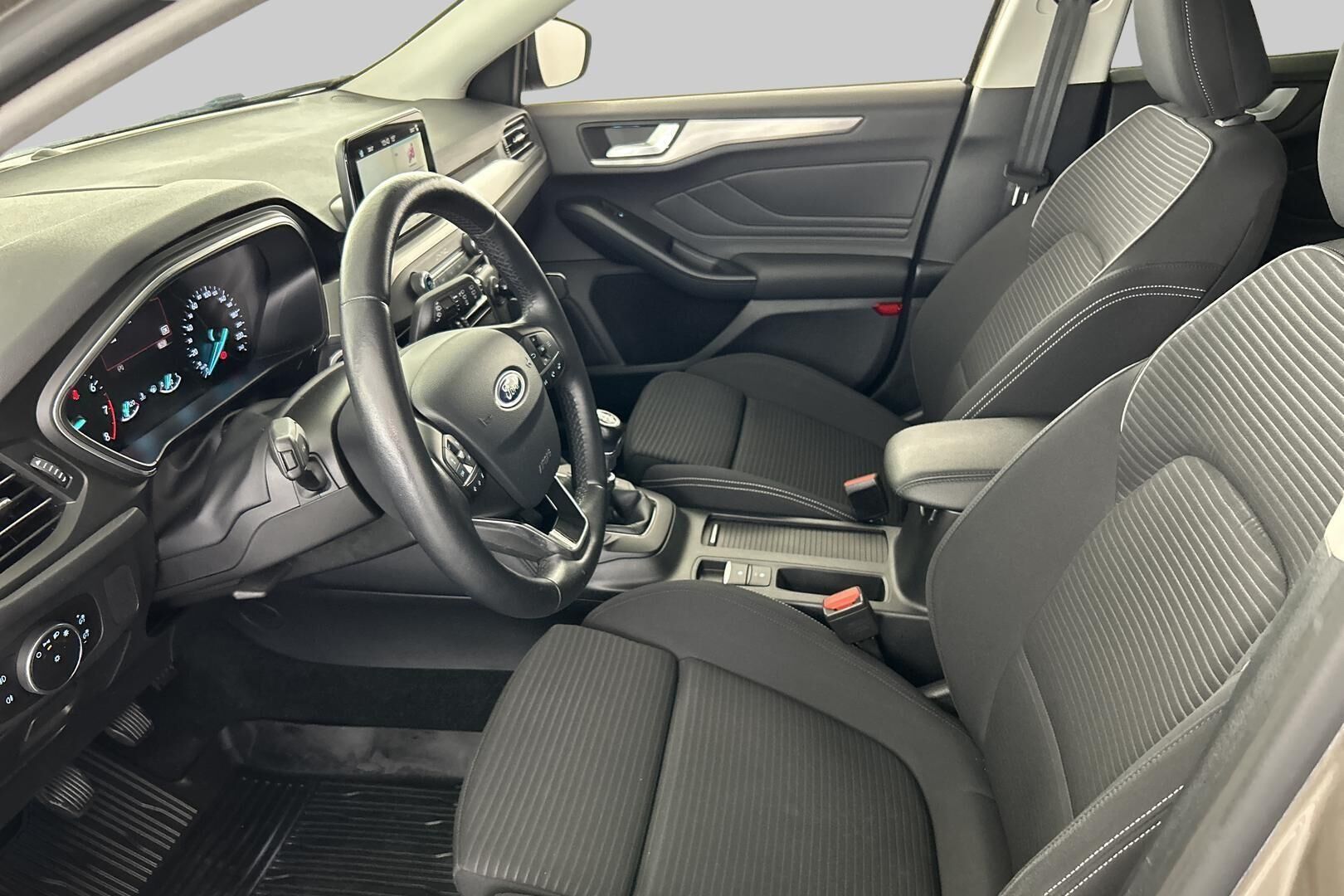 Ford Focus iso kuva 8