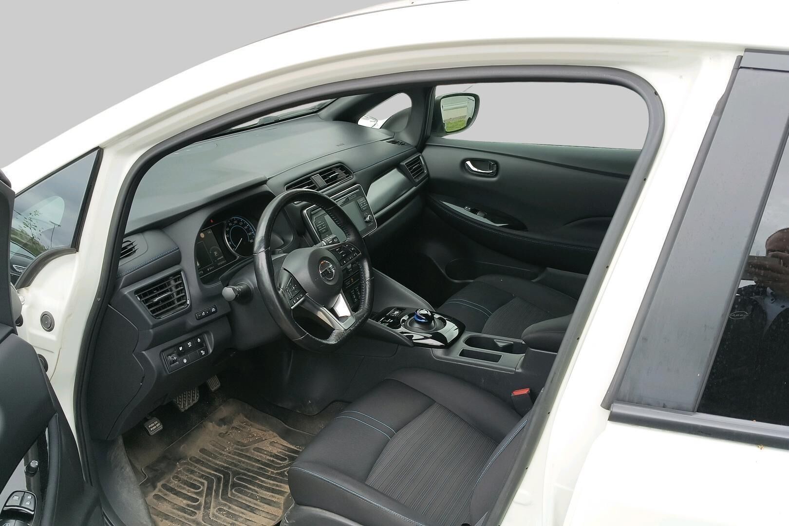 Nissan Leaf iso kuva 2