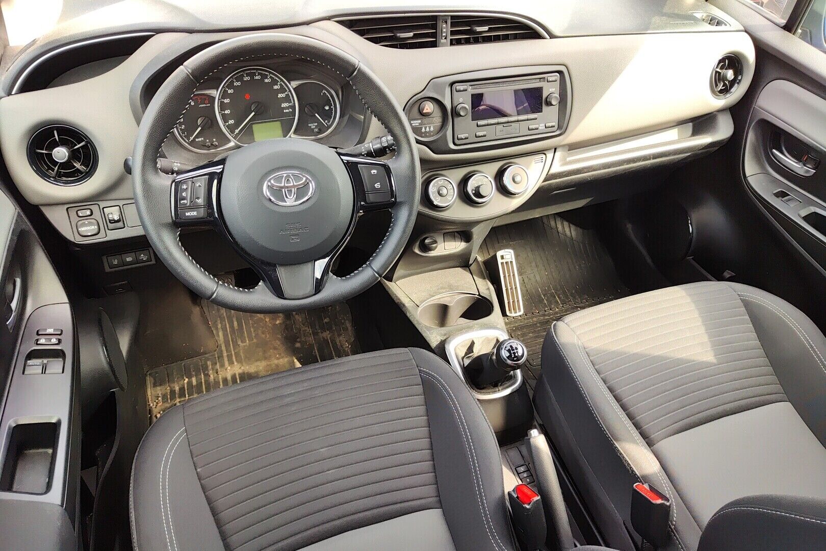 Toyota Yaris iso kuva 1