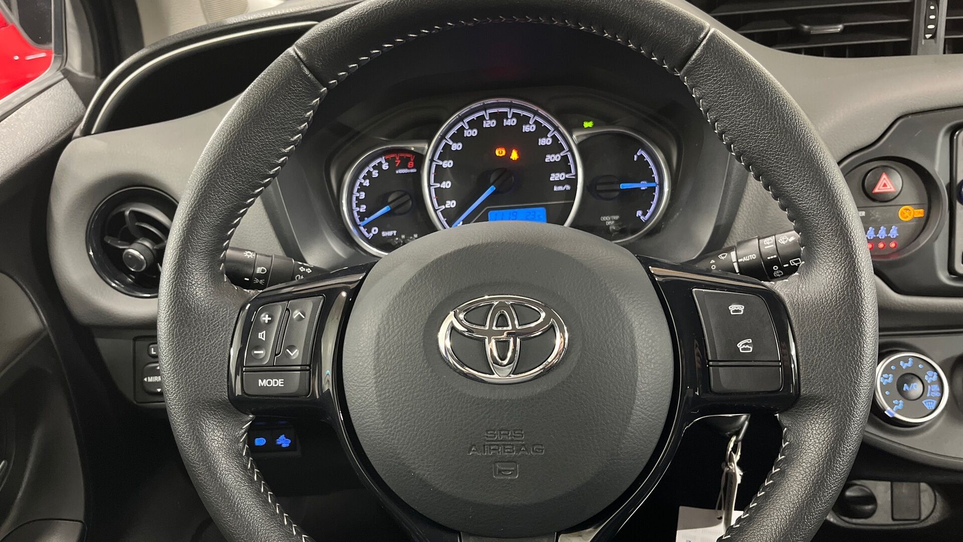 Toyota Yaris iso kuva 4