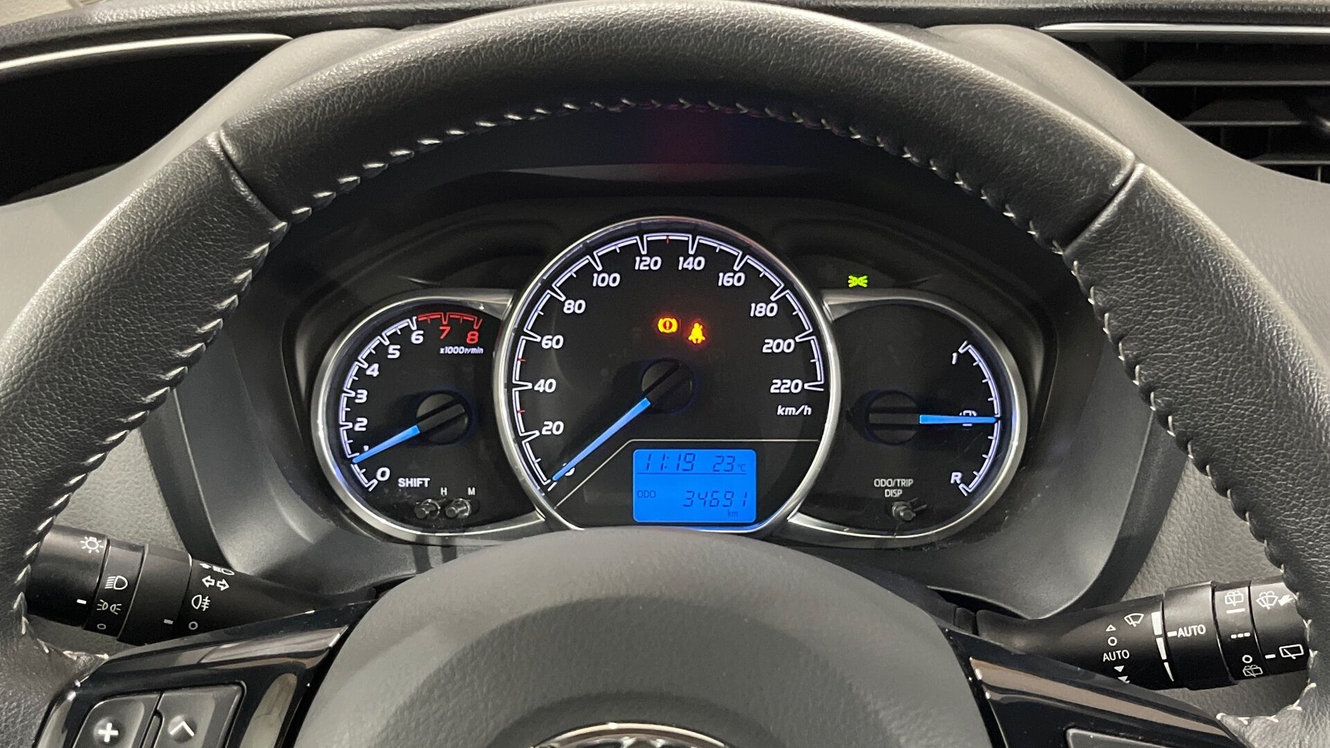 Toyota Yaris iso kuva 5