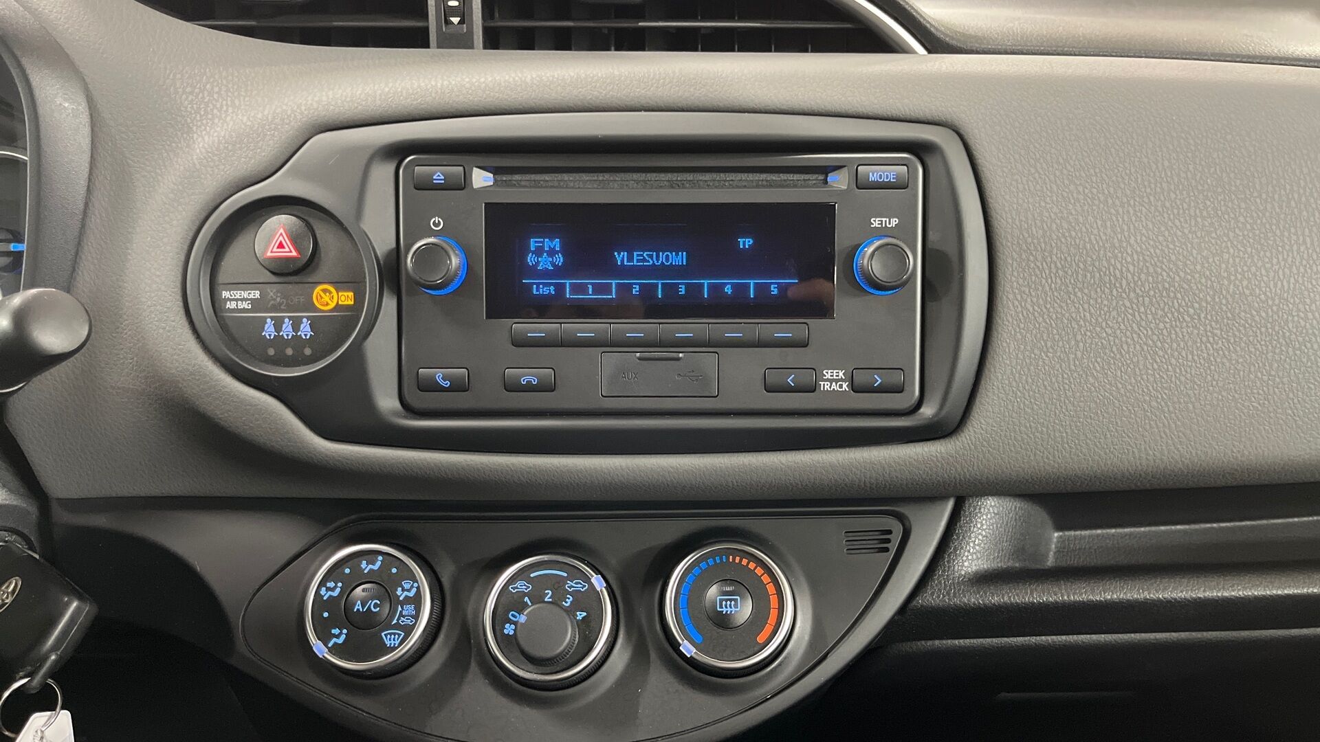 Toyota Yaris iso kuva 6
