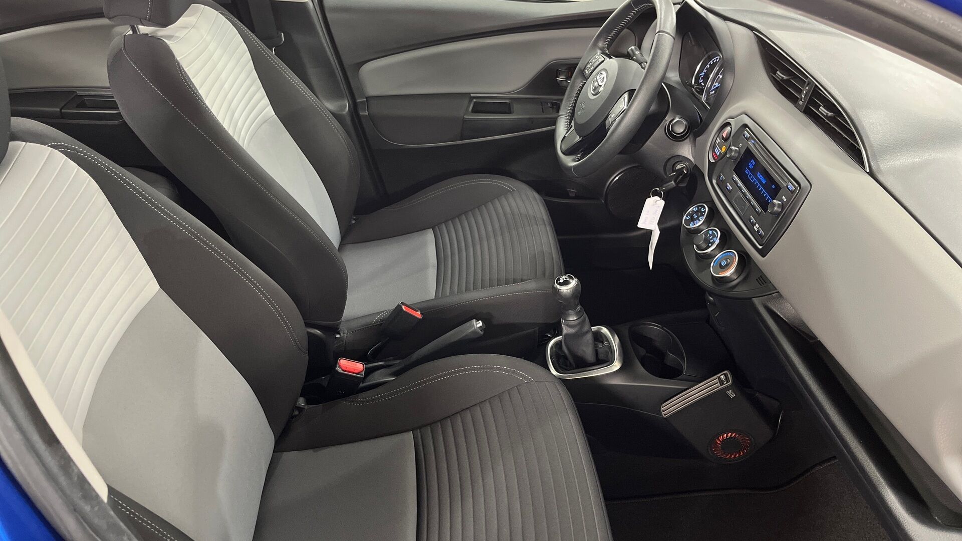 Toyota Yaris iso kuva 18