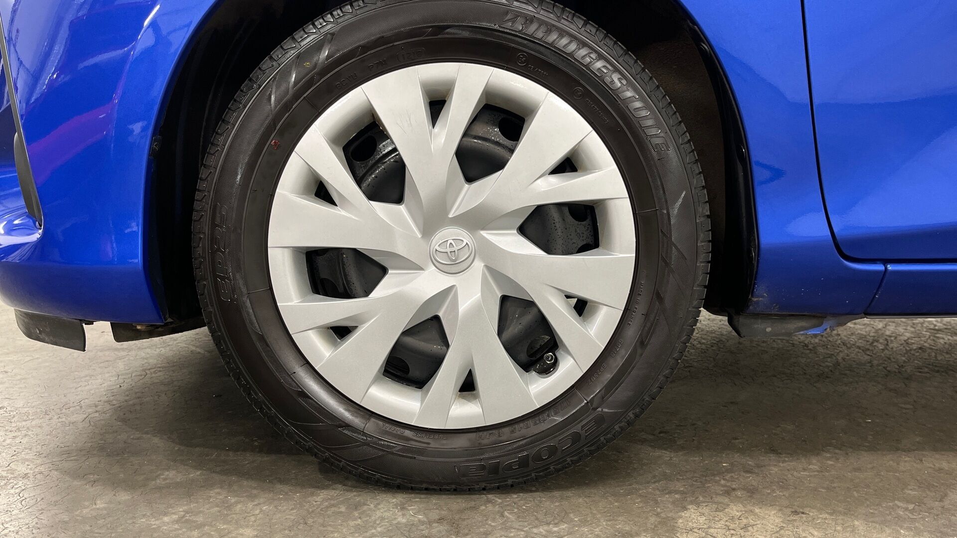 Toyota Yaris iso kuva 19