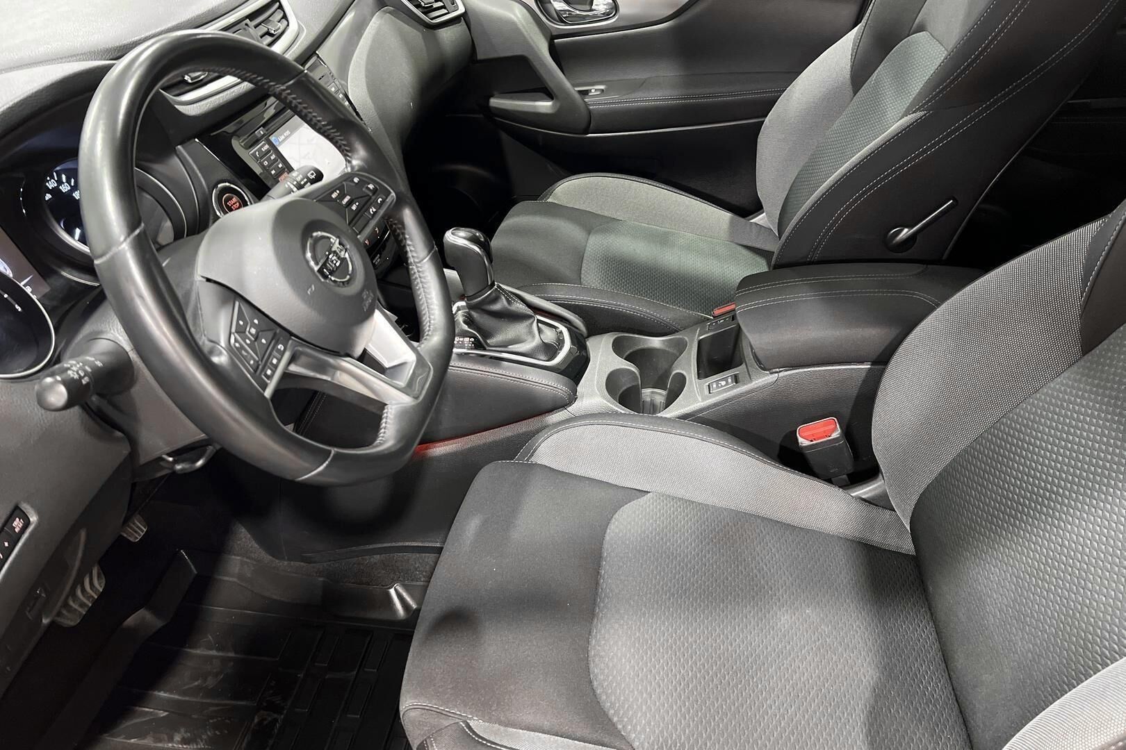 Nissan Qashqai iso kuva 9