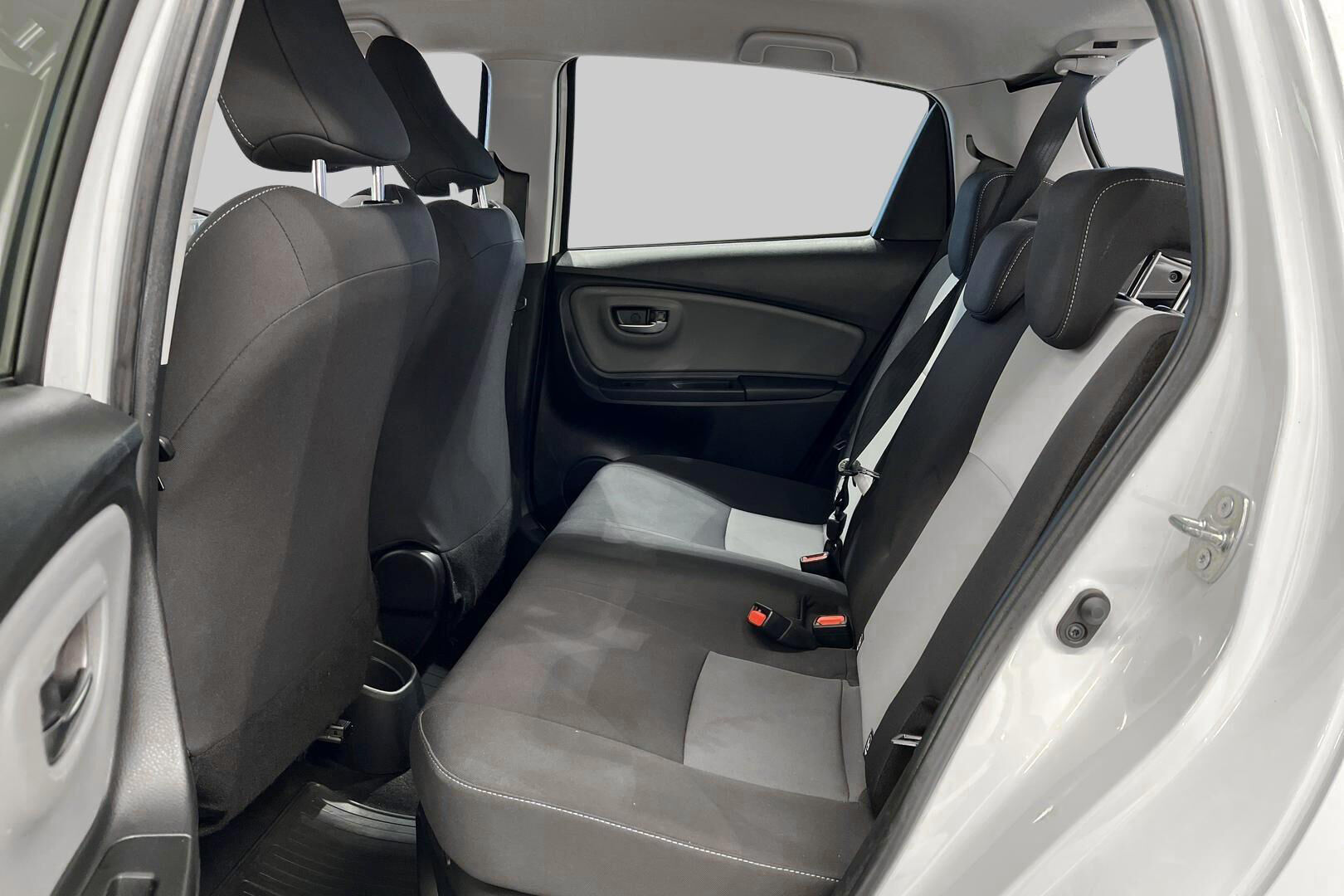 Toyota Yaris iso kuva 10
