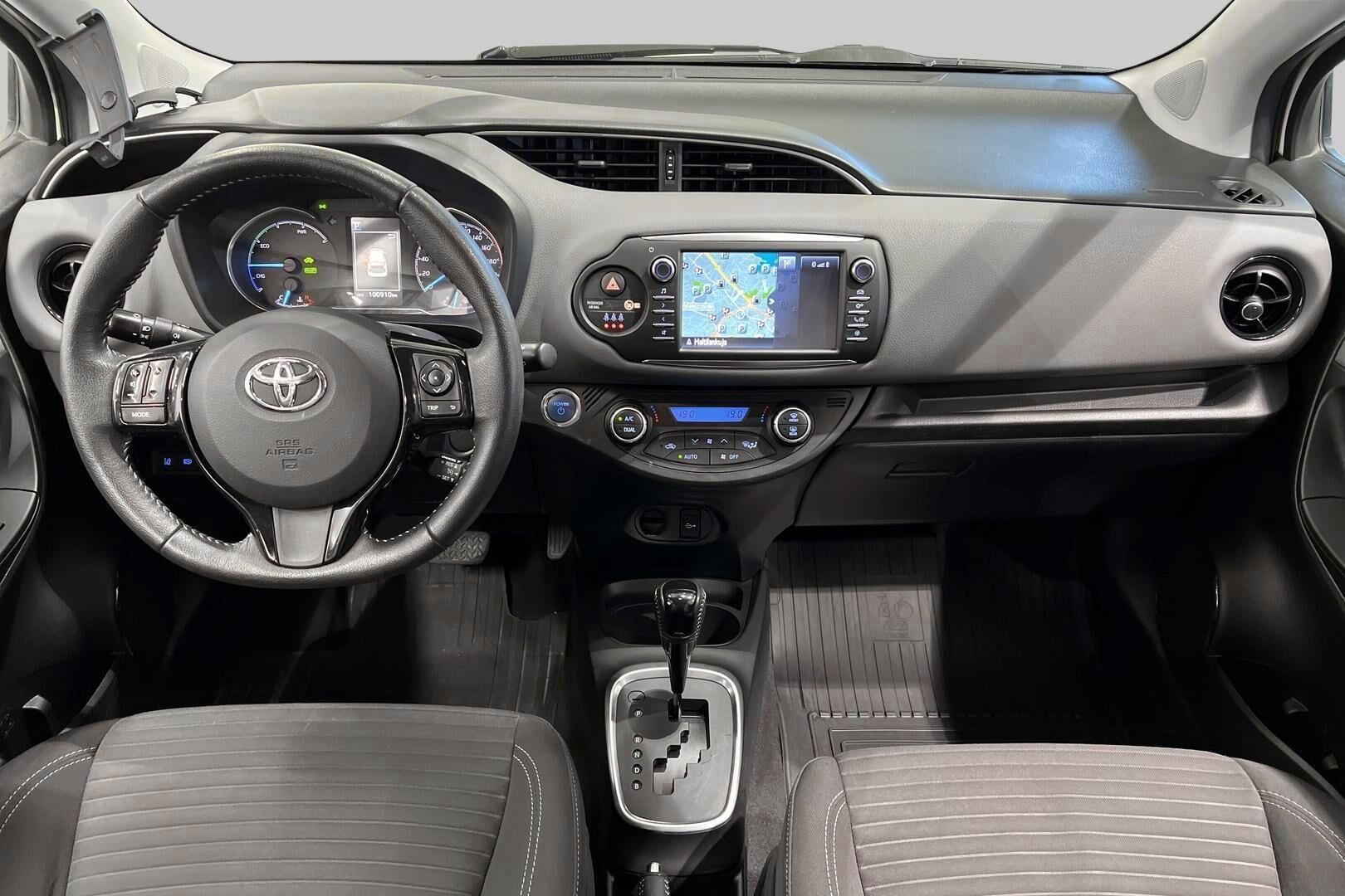 Toyota Yaris iso kuva 11