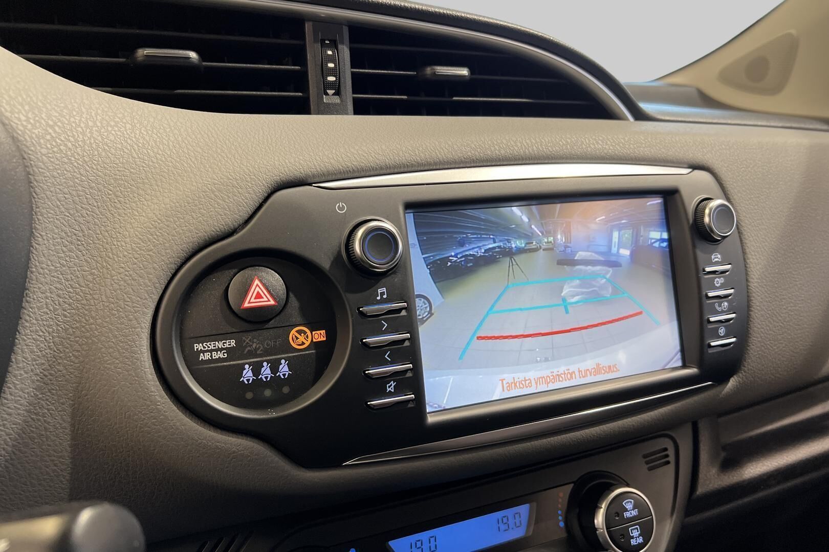 Toyota Yaris iso kuva 16
