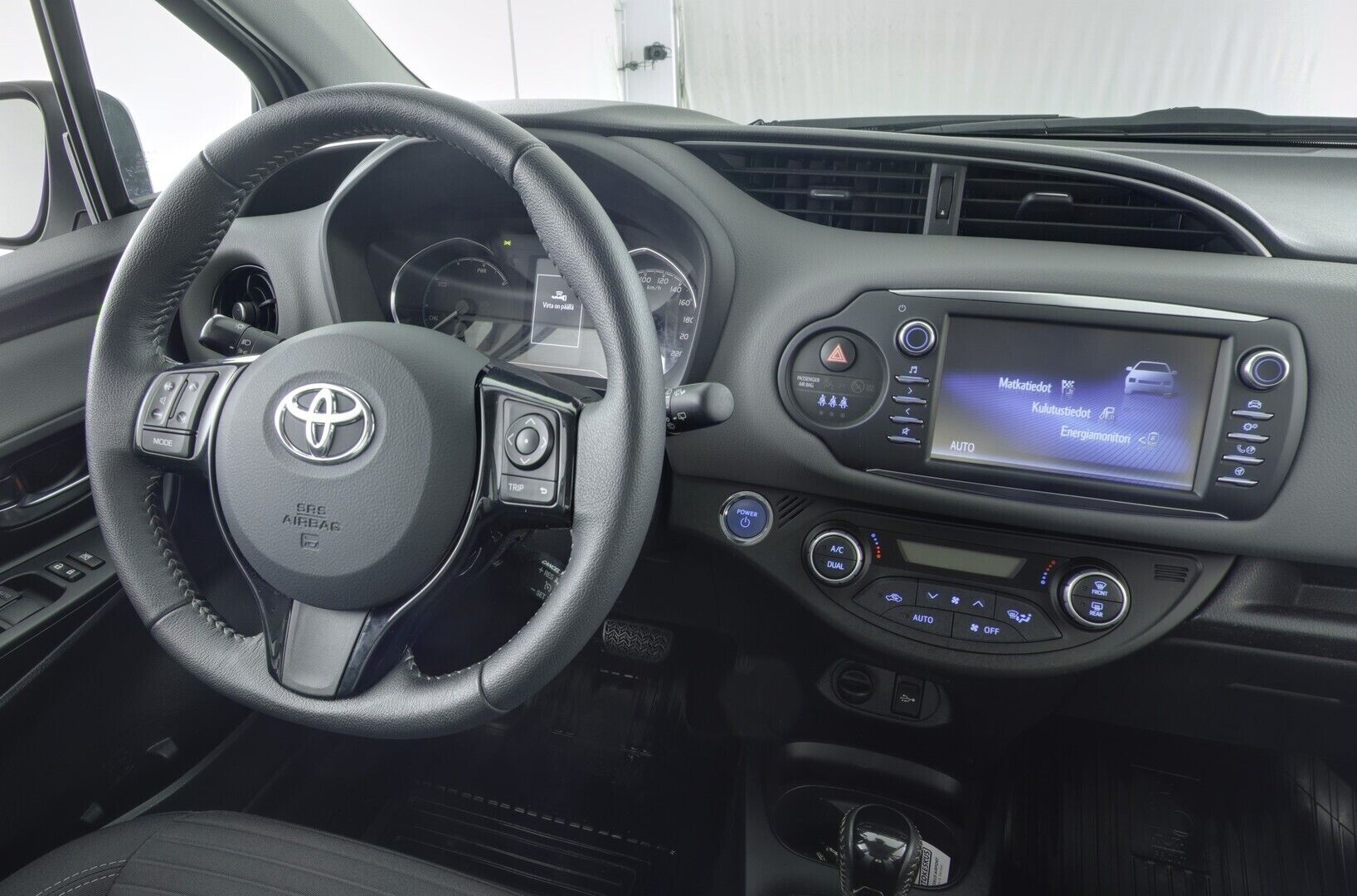 Toyota Yaris iso kuva 2