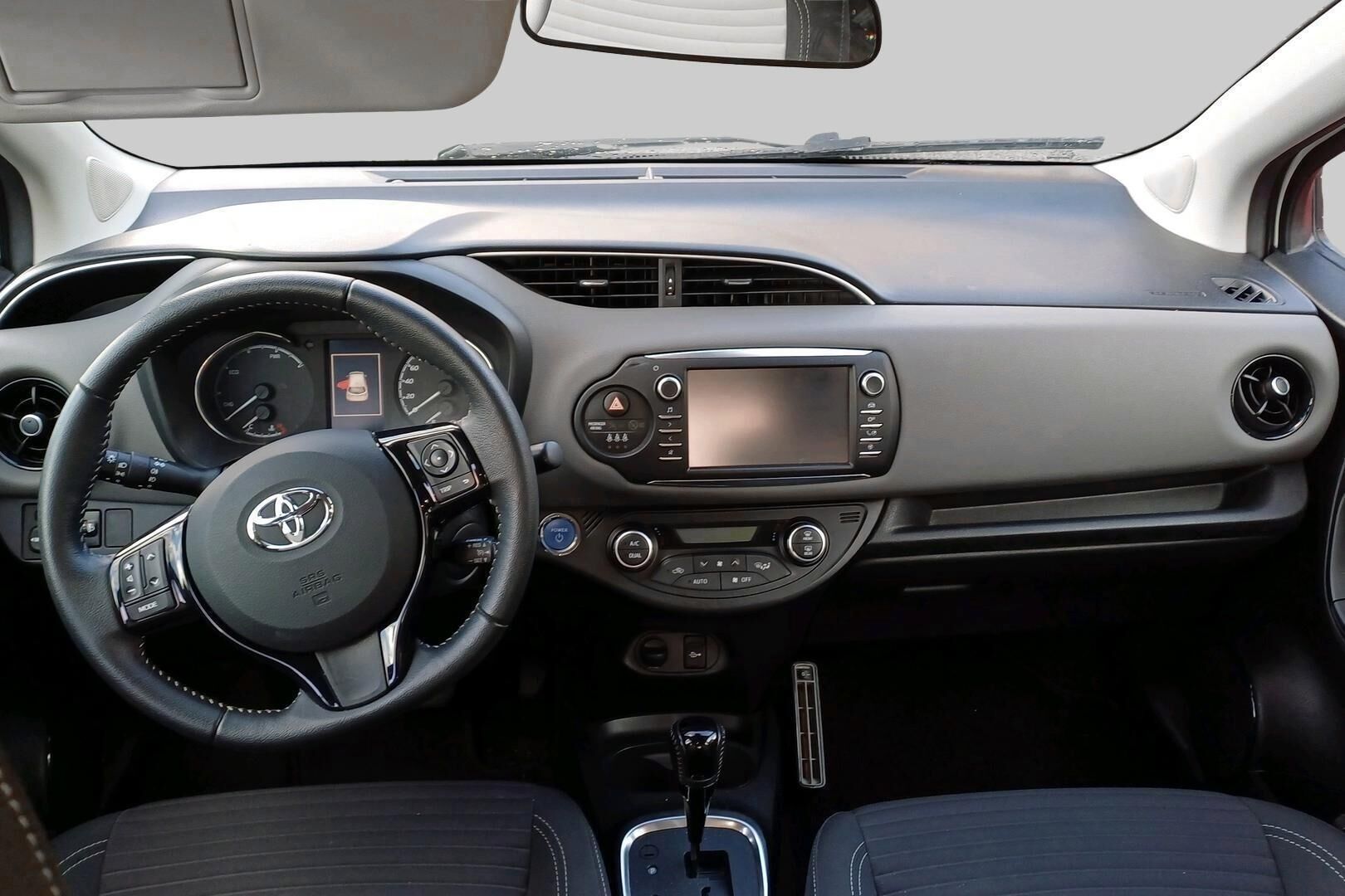 Toyota Yaris iso kuva 1
