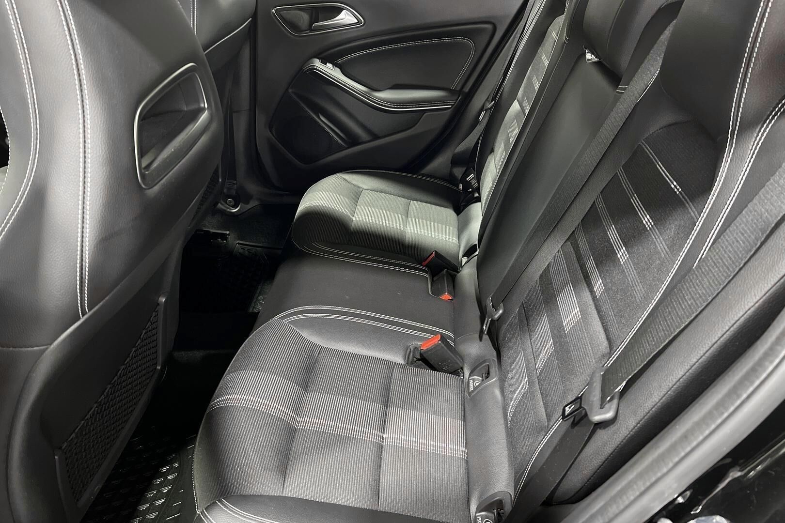 Mercedes-Benz GLA iso kuva 10