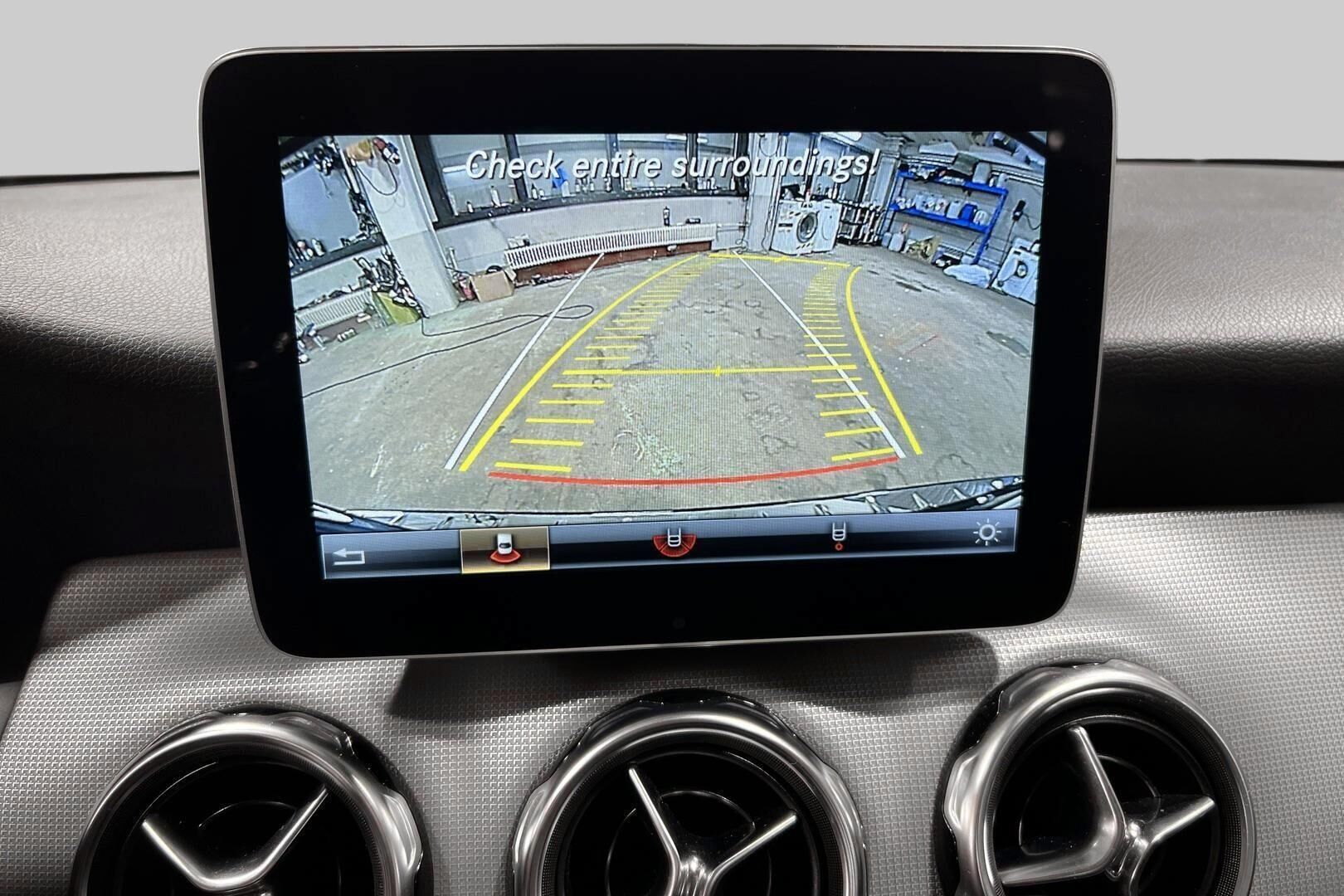 Mercedes-Benz GLA iso kuva 19