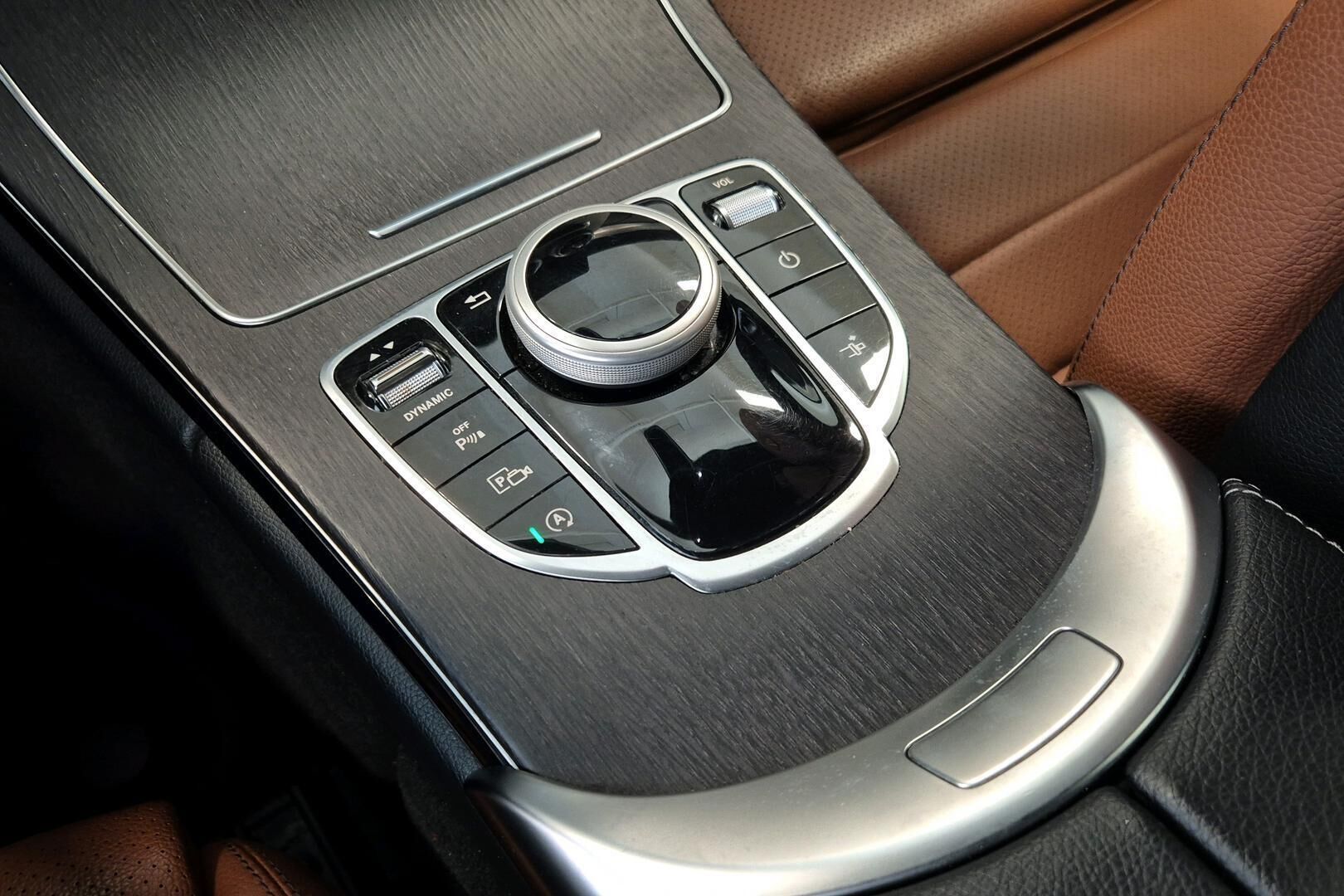Mercedes-Benz C iso kuva 17