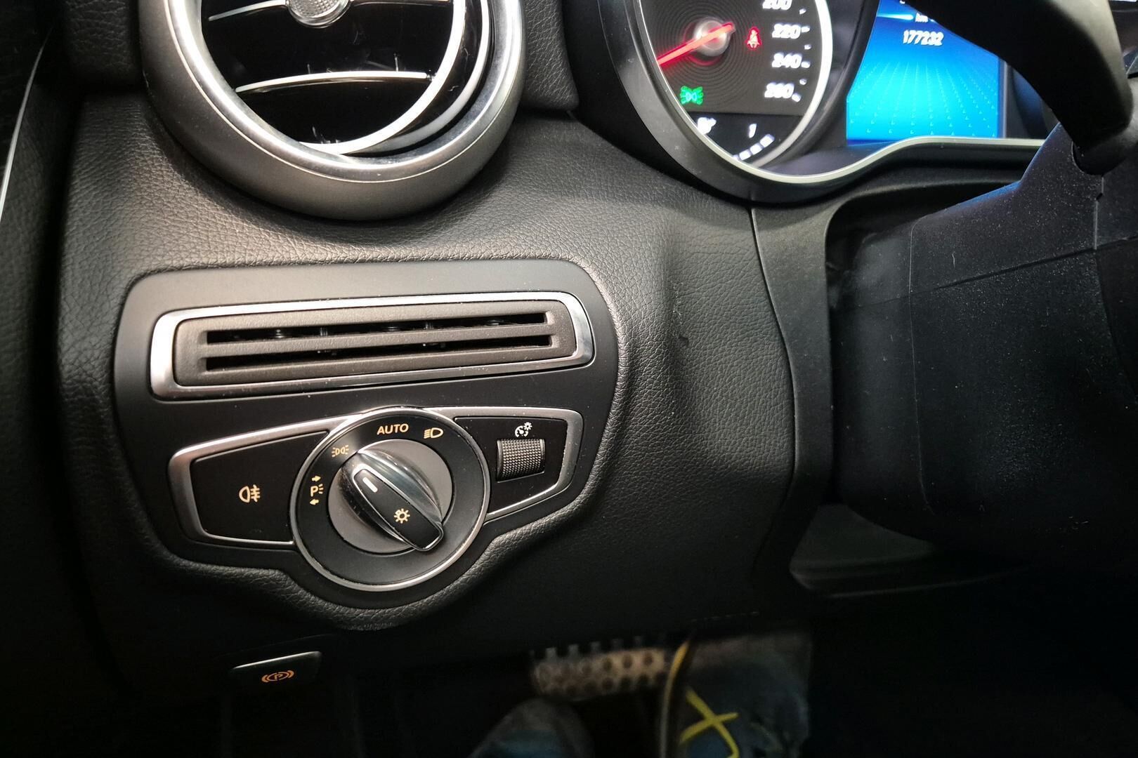 Mercedes-Benz C iso kuva 21