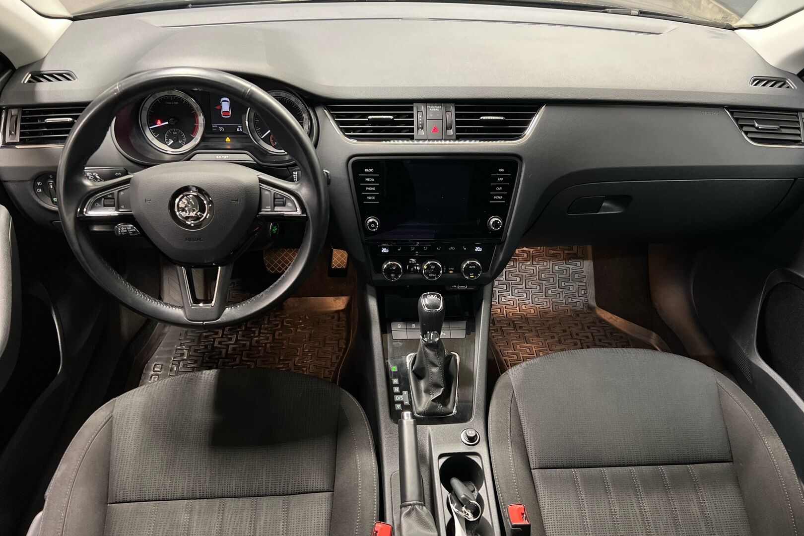 Skoda Octavia iso kuva 10