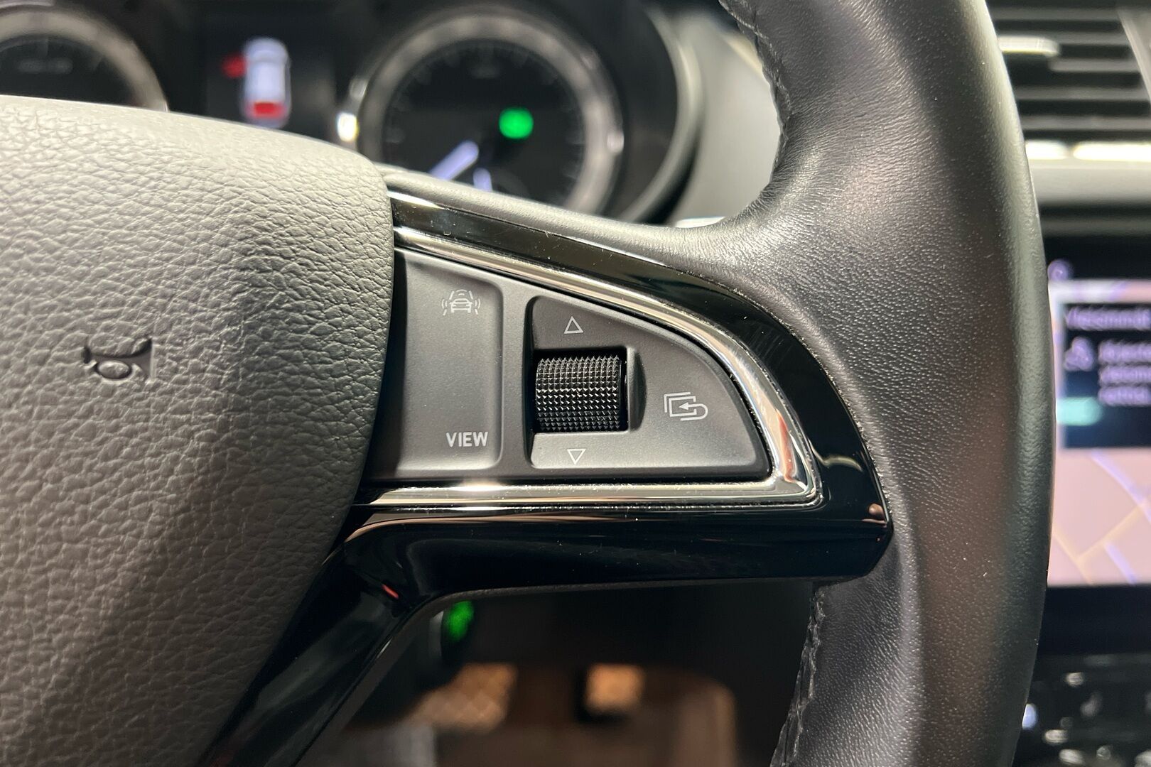 Skoda Octavia iso kuva 13