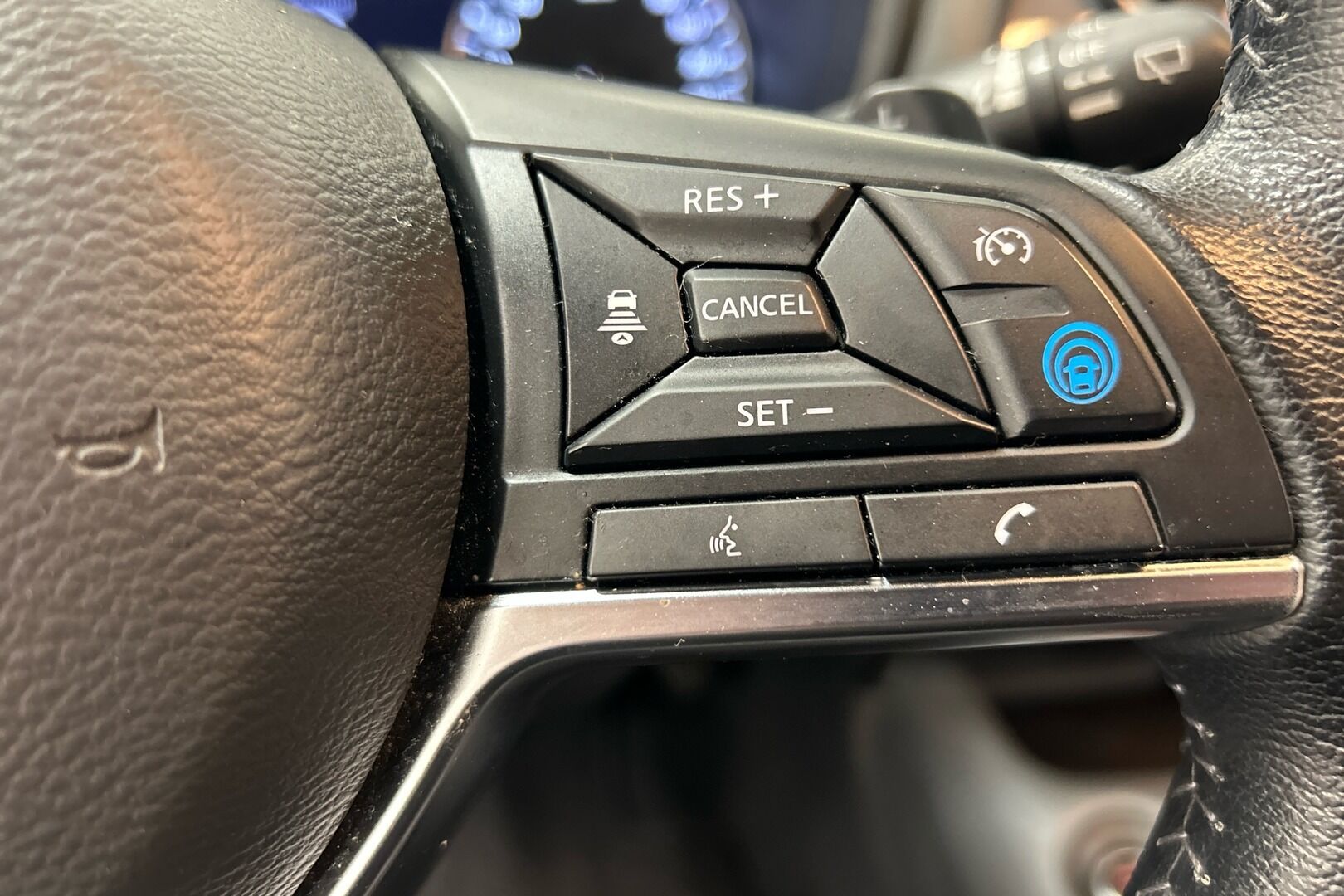 Nissan Juke iso kuva 14