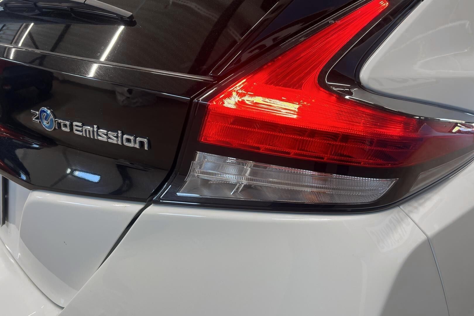 Nissan Leaf iso kuva 11