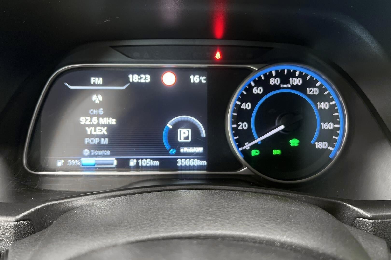 Nissan Leaf iso kuva 18